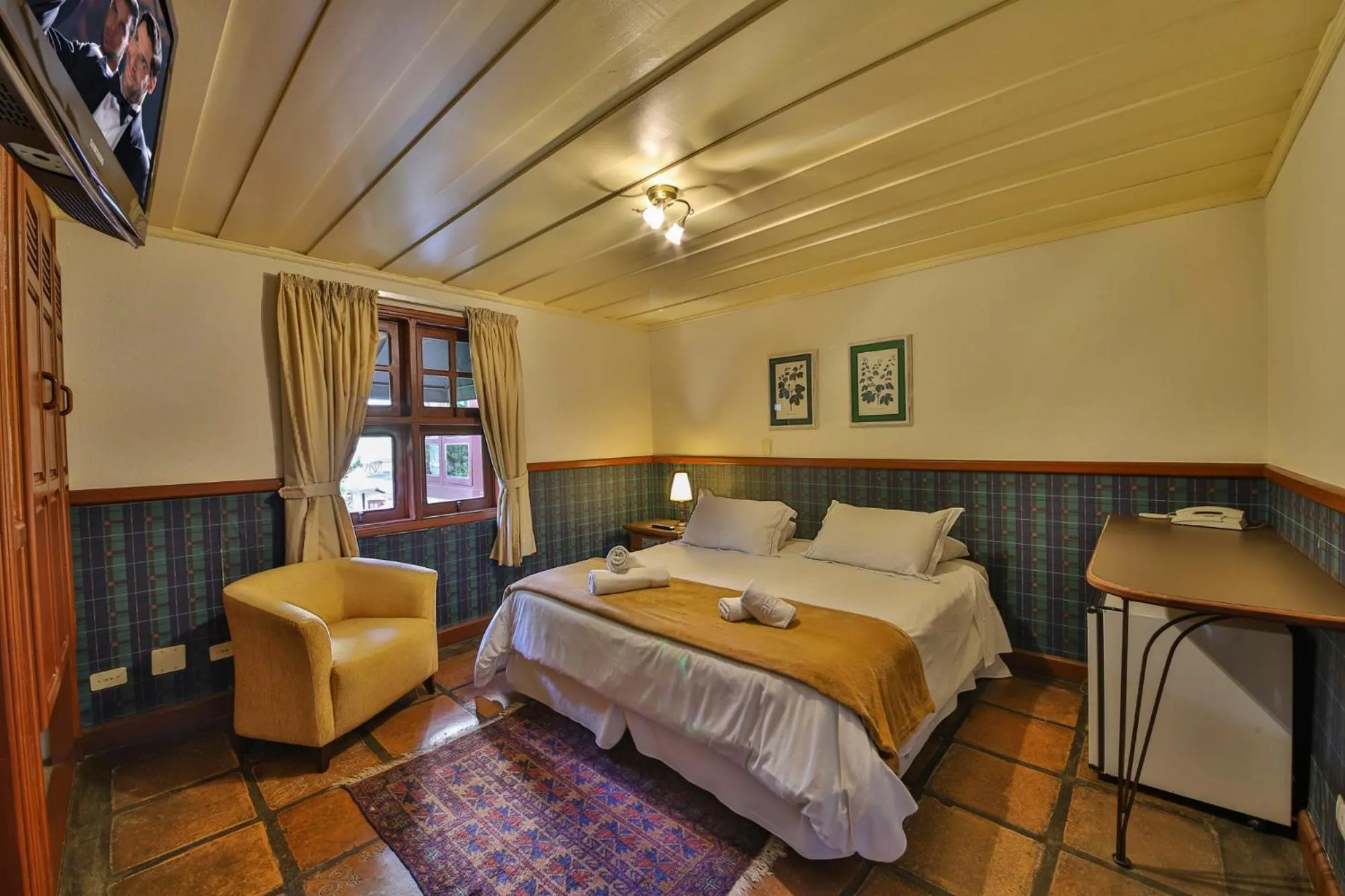 Photo of the whole room, Bed in Esquilo Hotel