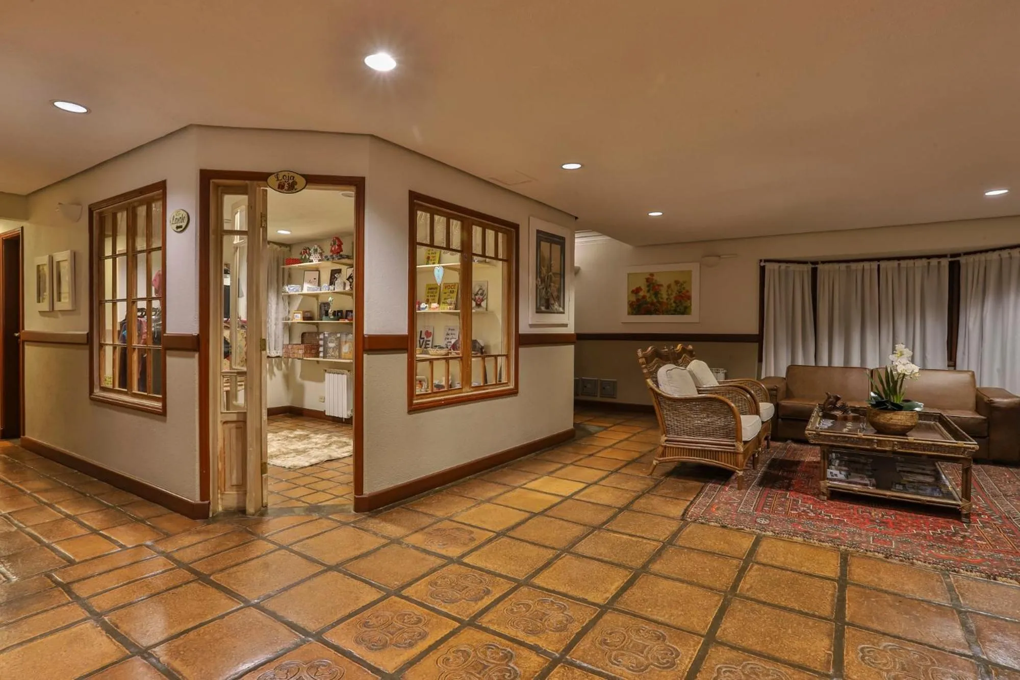 Lobby or reception in Esquilo Hotel