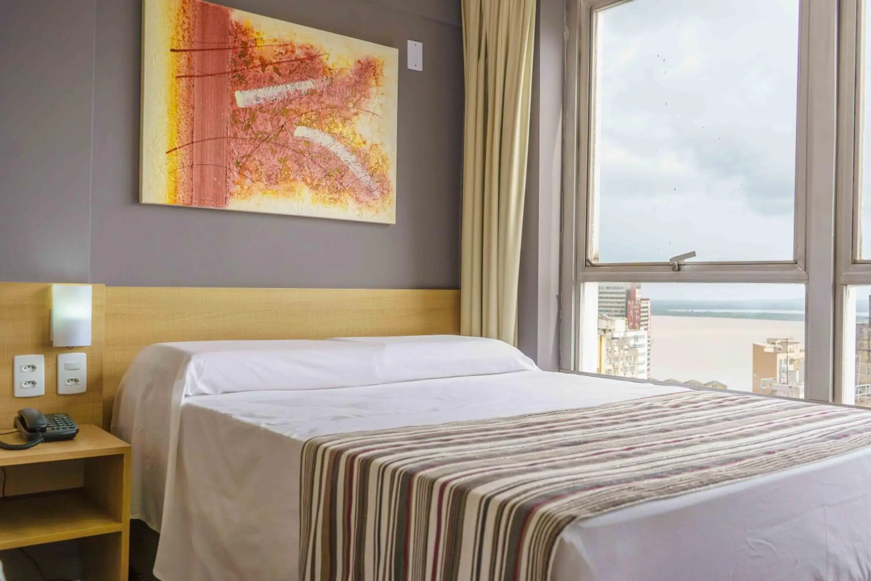 View (from property/room), Bed in Hotel Dan Inn Express Porto Alegre by Nacional Inn - Próximo ao Complexo Hospitalar Santa Casa e UFRGS View (from property/room), Bed in Hotel Dan Inn Express Porto Alegre by Nacional Inn - Próximo ao Complexo Hospitalar Santa Casa e UFRGS