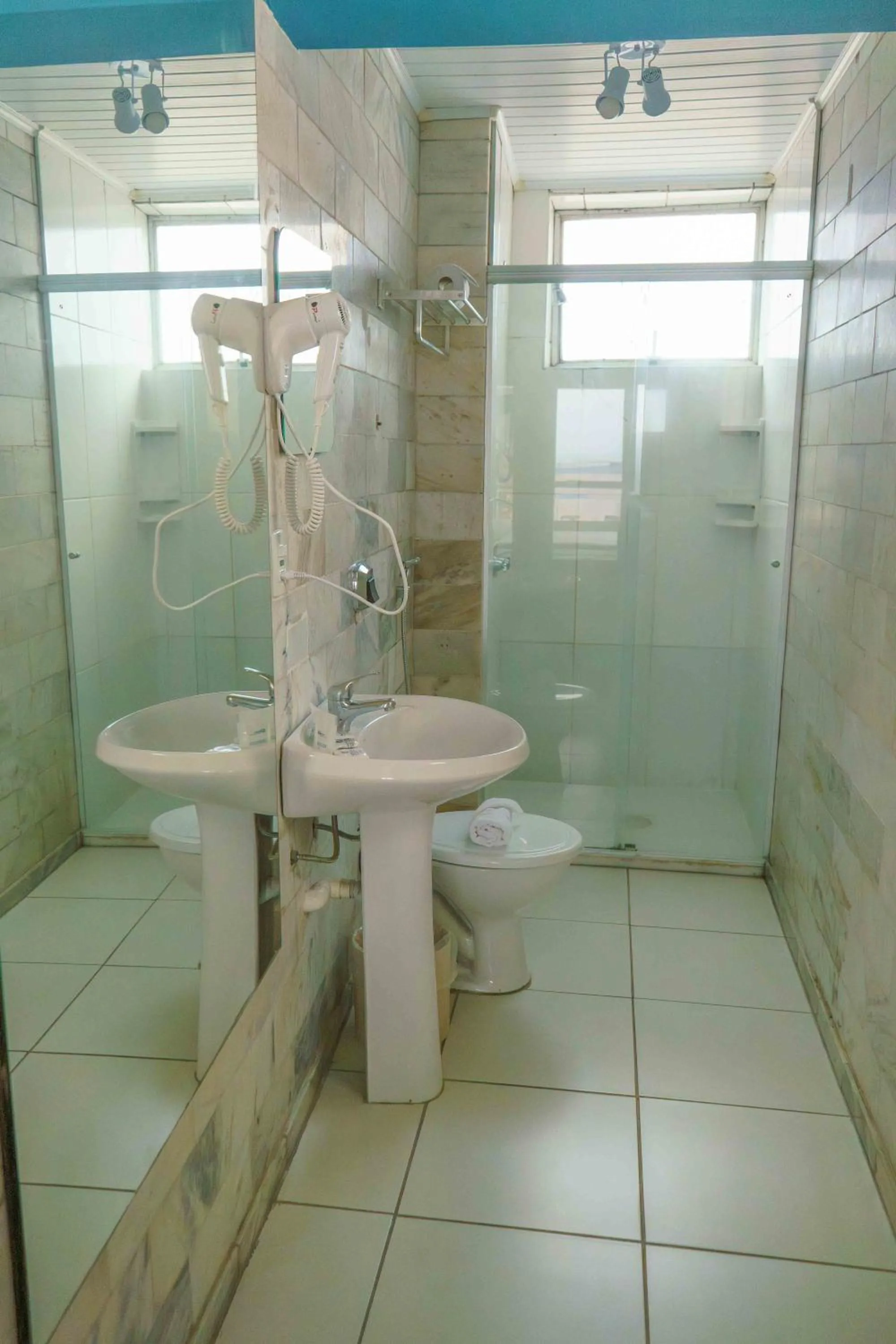 Bathroom in Hotel Dan Inn Express Porto Alegre by Nacional Inn -Próximo à Arena do Grêmio, Parque Harmonia e Réveillon na Orla do Guaíba