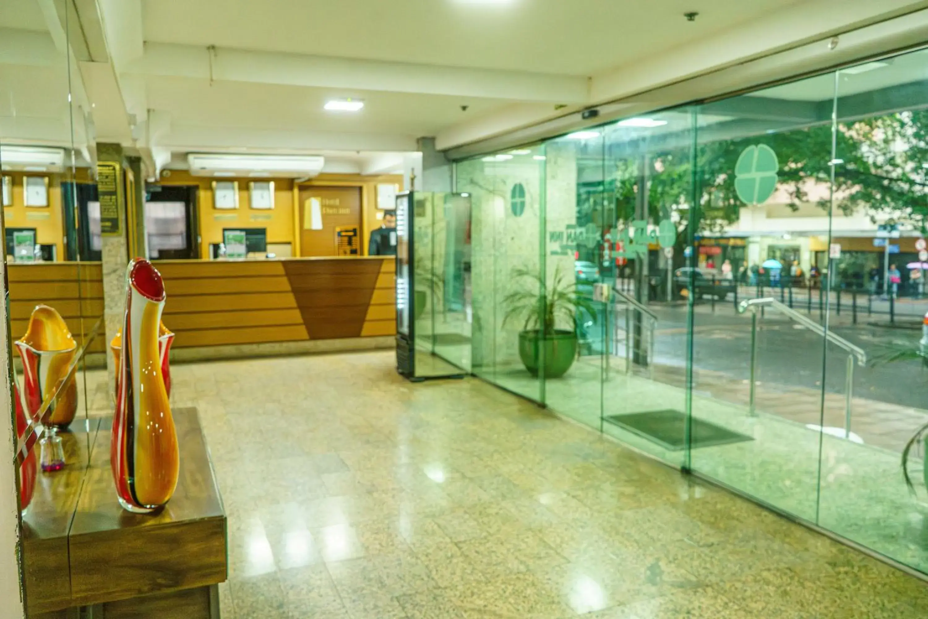 Lobby or reception in Hotel Dan Inn Express Porto Alegre by Nacional Inn -Próximo à Arena do Grêmio, Parque Harmonia e Réveillon na Orla do Guaíba Lobby or reception in Hotel Dan Inn Express Porto Alegre by Nacional Inn -Próximo à Arena do Grêmio, Parque Harmonia e Réveillon na Orla do Guaíba