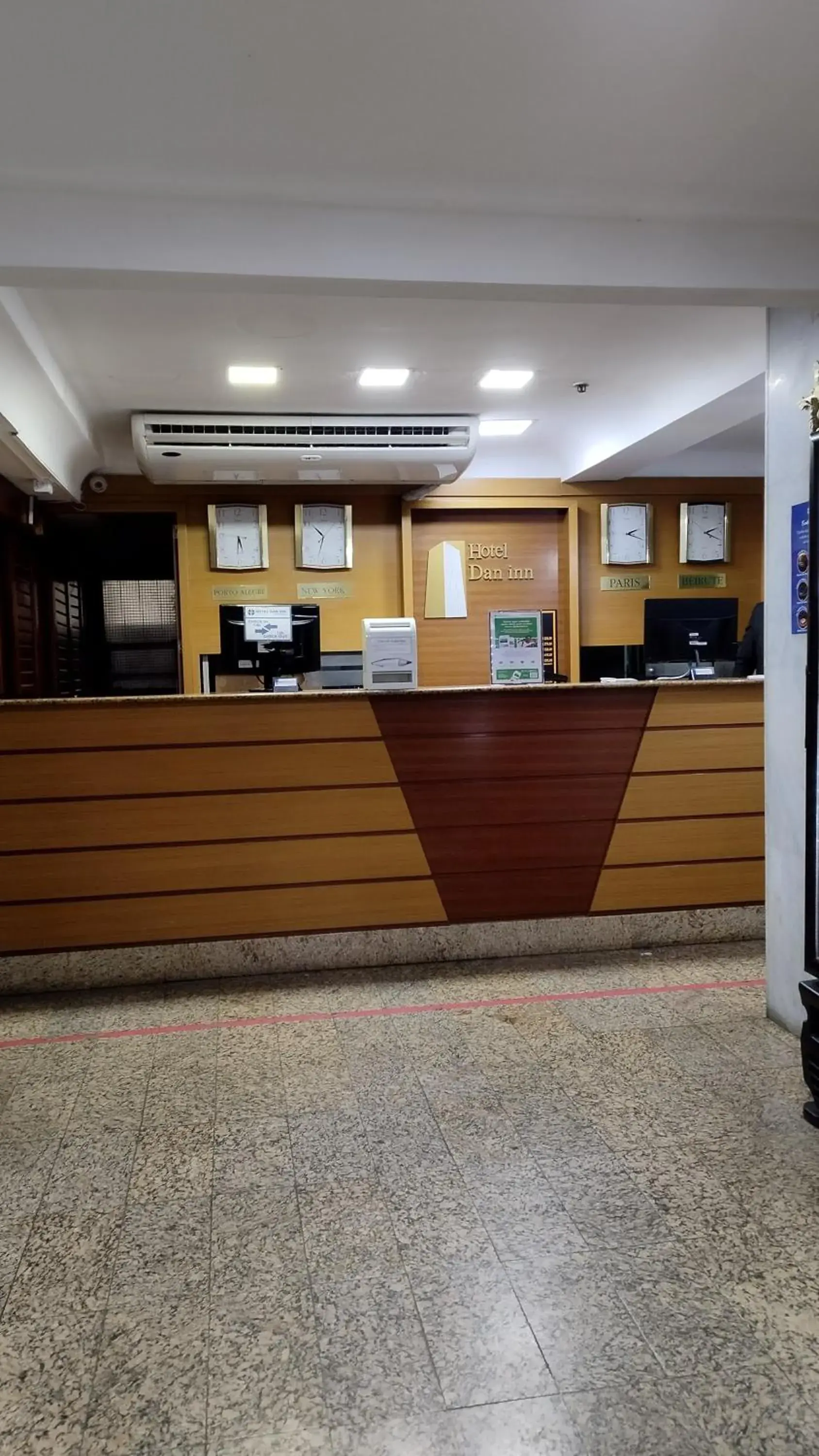 Lobby or reception in Hotel Dan Inn Express Porto Alegre by Nacional Inn -Próximo à Arena do Grêmio, Parque Harmonia e Réveillon na Orla do Guaíba Lobby or reception in Hotel Dan Inn Express Porto Alegre by Nacional Inn -Próximo à Arena do Grêmio, Parque Harmonia e Réveillon na Orla do Guaíba