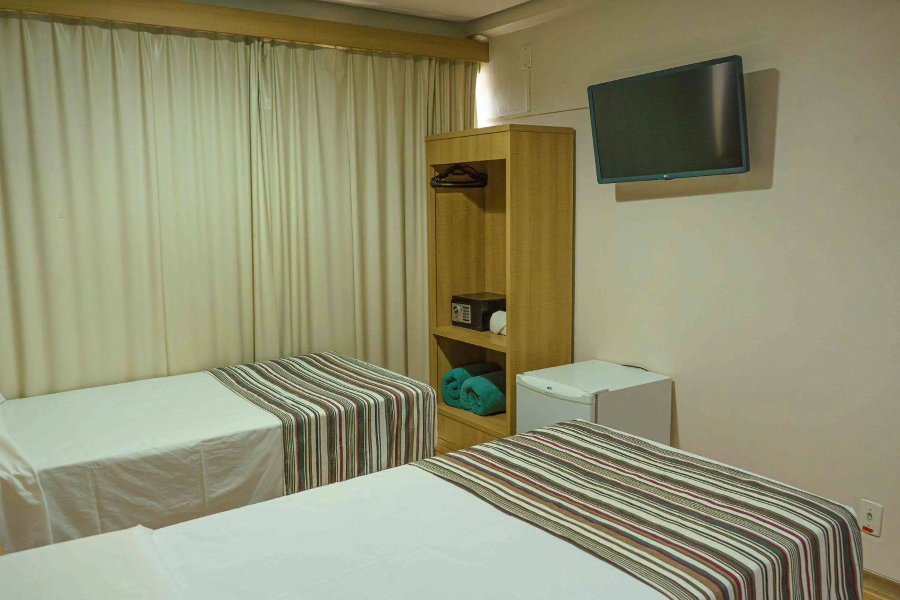 Photo of the whole room, Bed in Hotel Dan Inn Express Porto Alegre by Nacional Inn -Próximo à Arena do Grêmio, Parque Harmonia e Réveillon na Orla do Guaíba