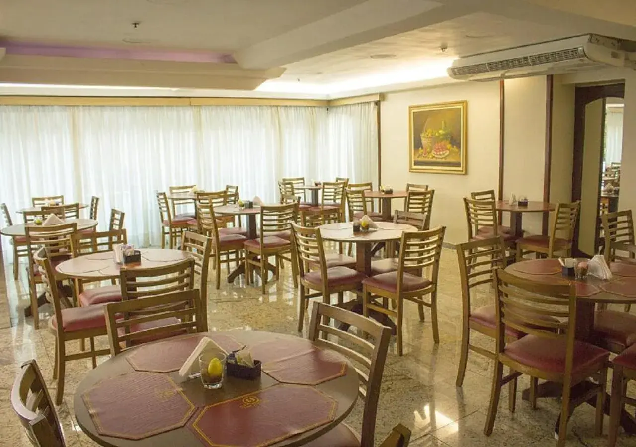 Restaurant/places to eat in Hotel Dan Inn Express Porto Alegre by Nacional Inn -Próximo à Arena do Grêmio, Parque Harmonia e Réveillon na Orla do Guaíba Restaurant/places to eat in Hotel Dan Inn Express Porto Alegre by Nacional Inn -Próximo à Arena do Grêmio, Parque Harmonia e Réveillon na Orla do Guaíba