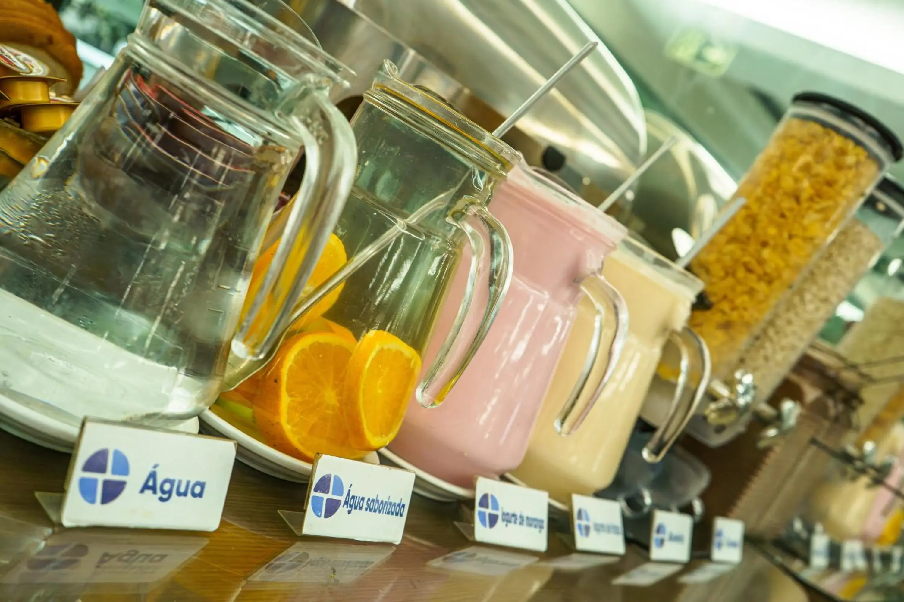 Buffet breakfast in Hotel Dan Inn Express Porto Alegre by Nacional Inn - Próximo ao Complexo Hospitalar Santa Casa e UFRGS Buffet breakfast in Hotel Dan Inn Express Porto Alegre by Nacional Inn - Próximo ao Complexo Hospitalar Santa Casa e UFRGS
