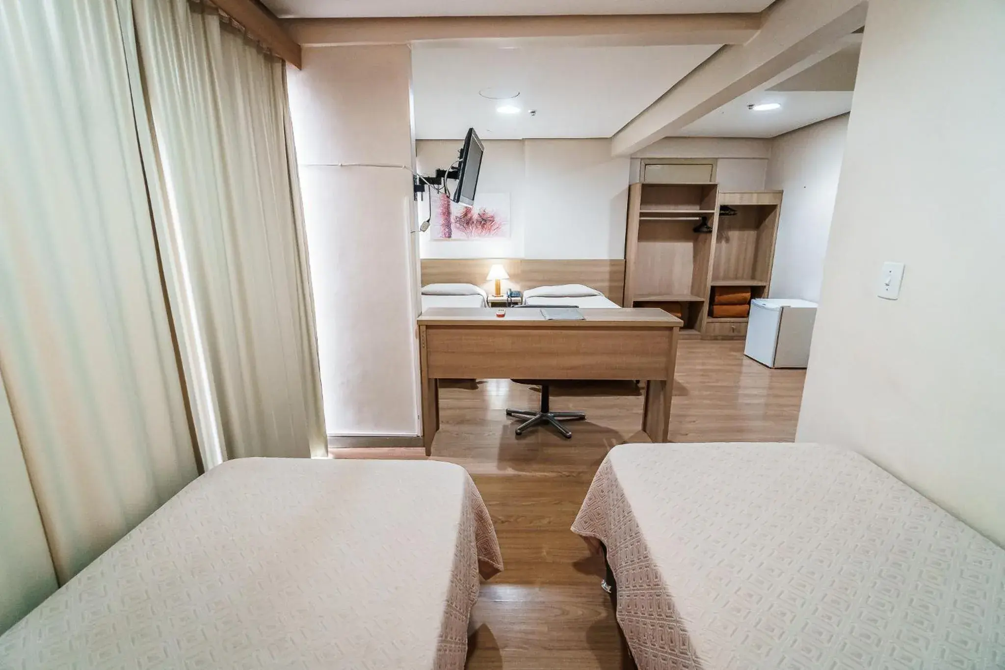 Photo of the whole room, Bed in Hotel Dan Inn Express Porto Alegre - Próximo ao Araújo Vianna e ao Complexo Hospitalar Santa Casa Photo of the whole room, Bed in Hotel Dan Inn Express Porto Alegre - Próximo ao Araújo Vianna e ao Complexo Hospitalar Santa Casa