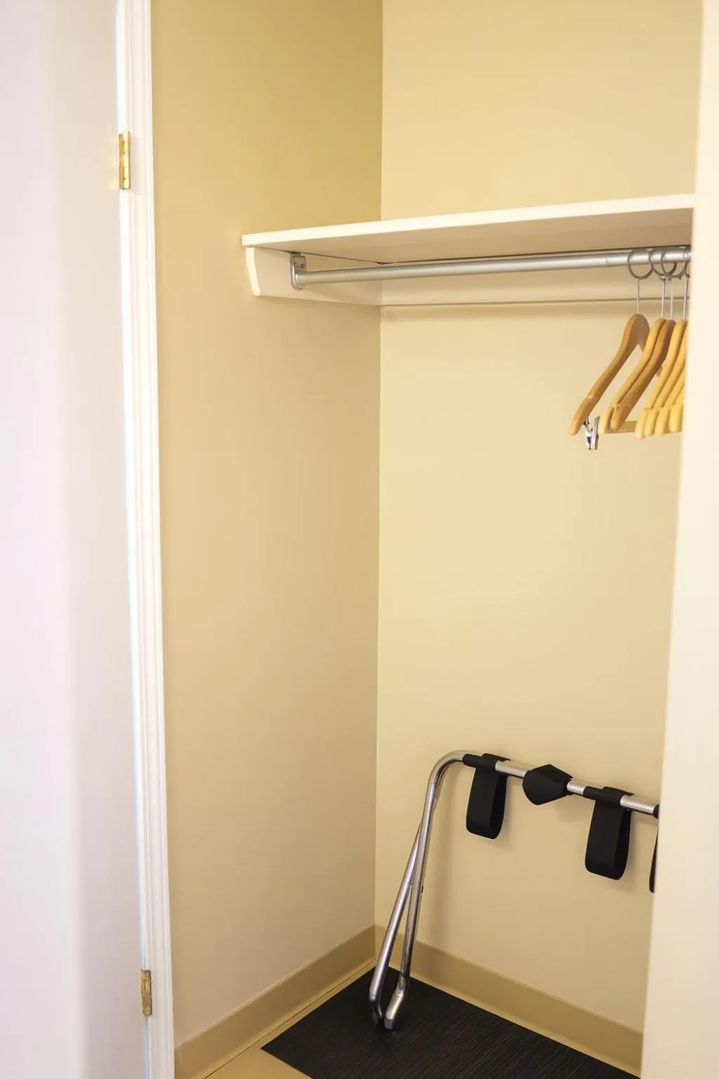 Best Maple Inn - Drayton Valley