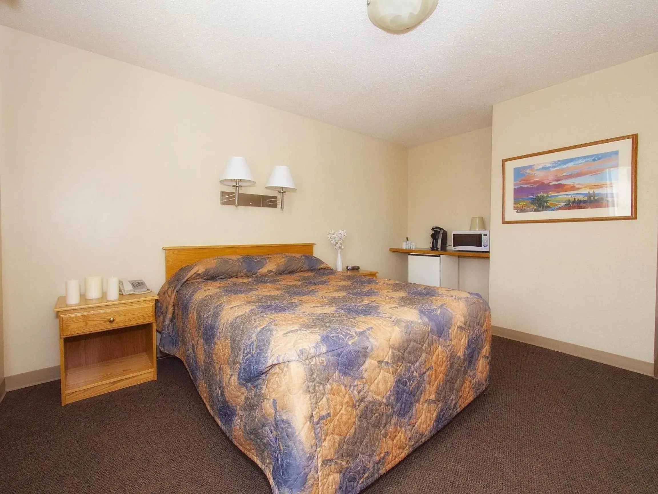 Queen Room - single occupancy - Non Smoking in Best Maple Inn - Drayton Valley Queen Room - single occupancy - Non Smoking in Best Maple Inn - Drayton Valley