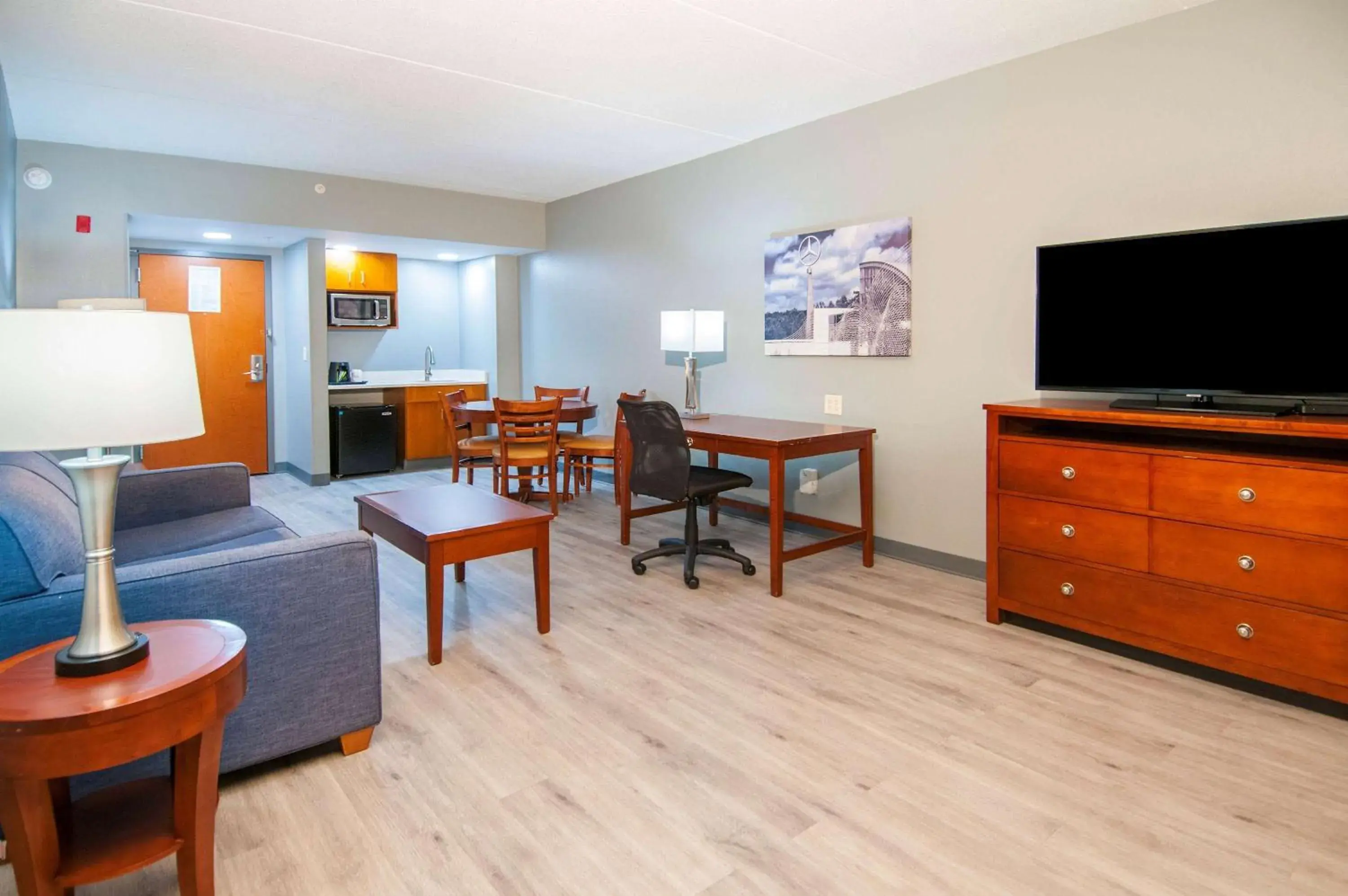 Photo of the whole room in Wingate by Wyndham Tuscaloosa Photo of the whole room in Wingate by Wyndham Tuscaloosa