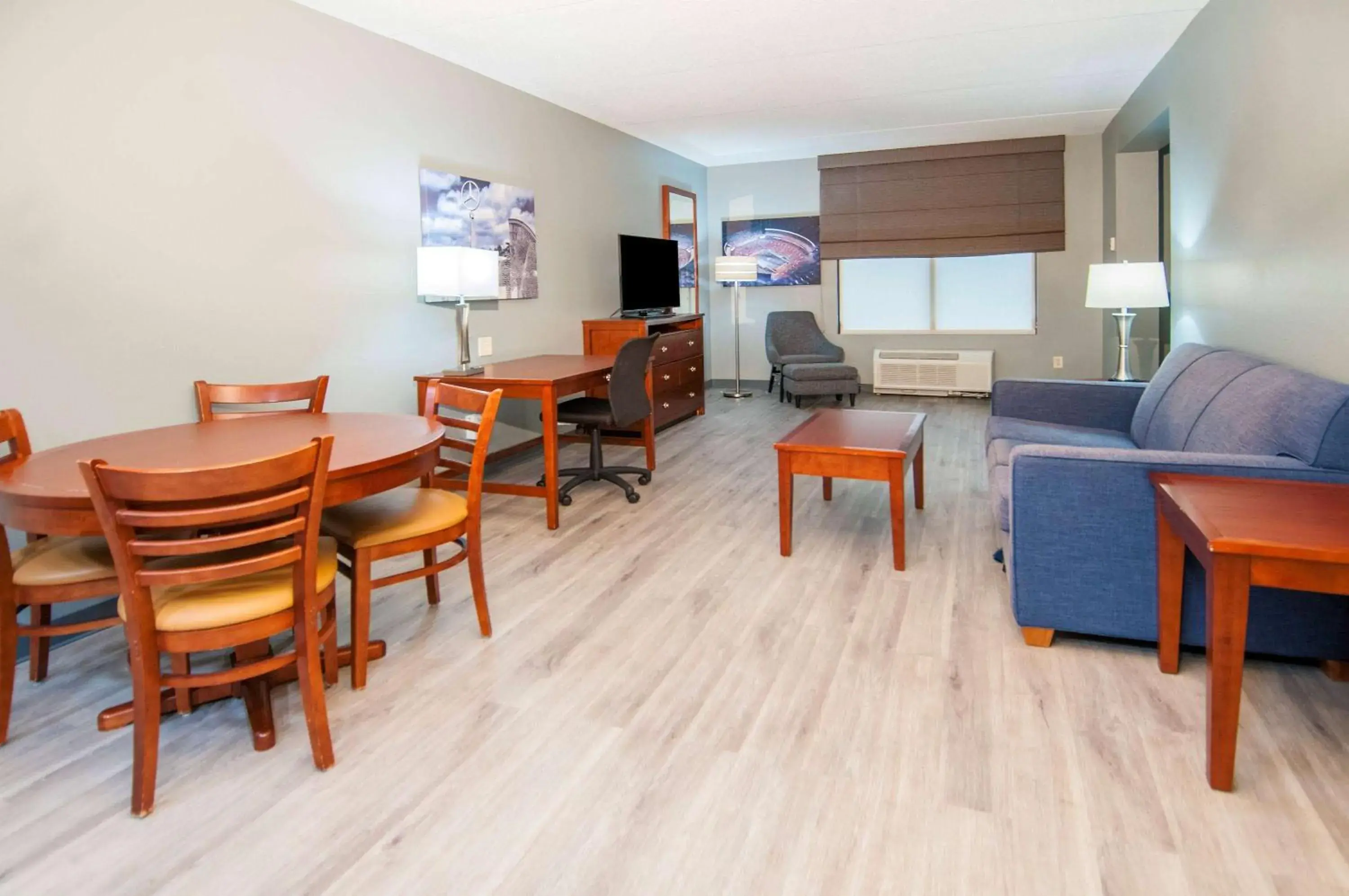 Photo of the whole room in Wingate by Wyndham Tuscaloosa Photo of the whole room in Wingate by Wyndham Tuscaloosa