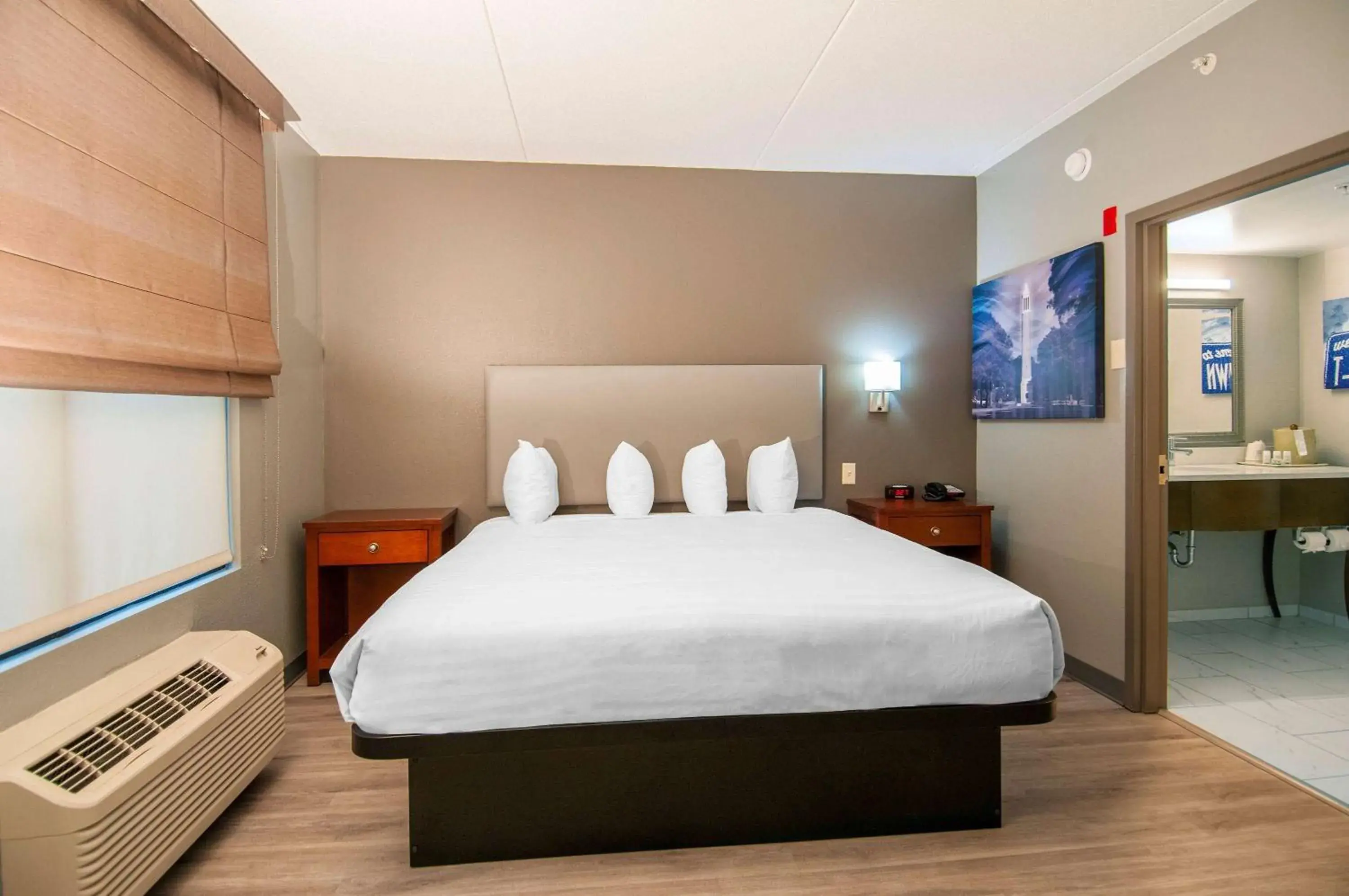 Photo of the whole room, Bed in Wingate by Wyndham Tuscaloosa Photo of the whole room, Bed in Wingate by Wyndham Tuscaloosa