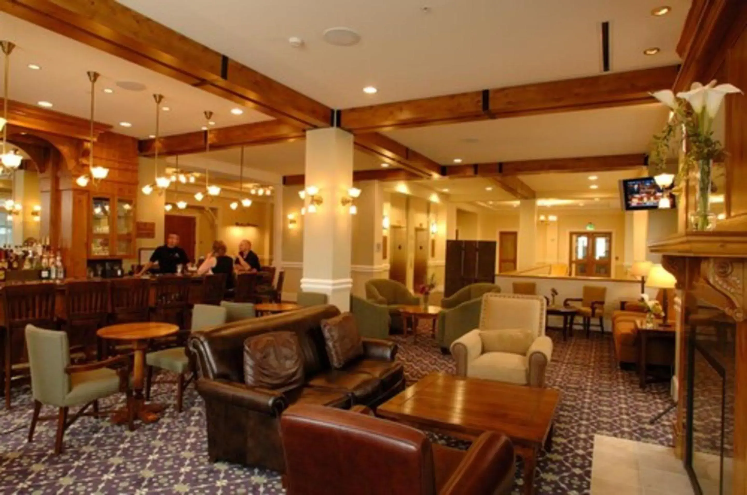 Lounge or bar in The Lodge at Mountaineer Square, A Vail Resorts Property Lounge or bar in The Lodge at Mountaineer Square, A Vail Resorts Property