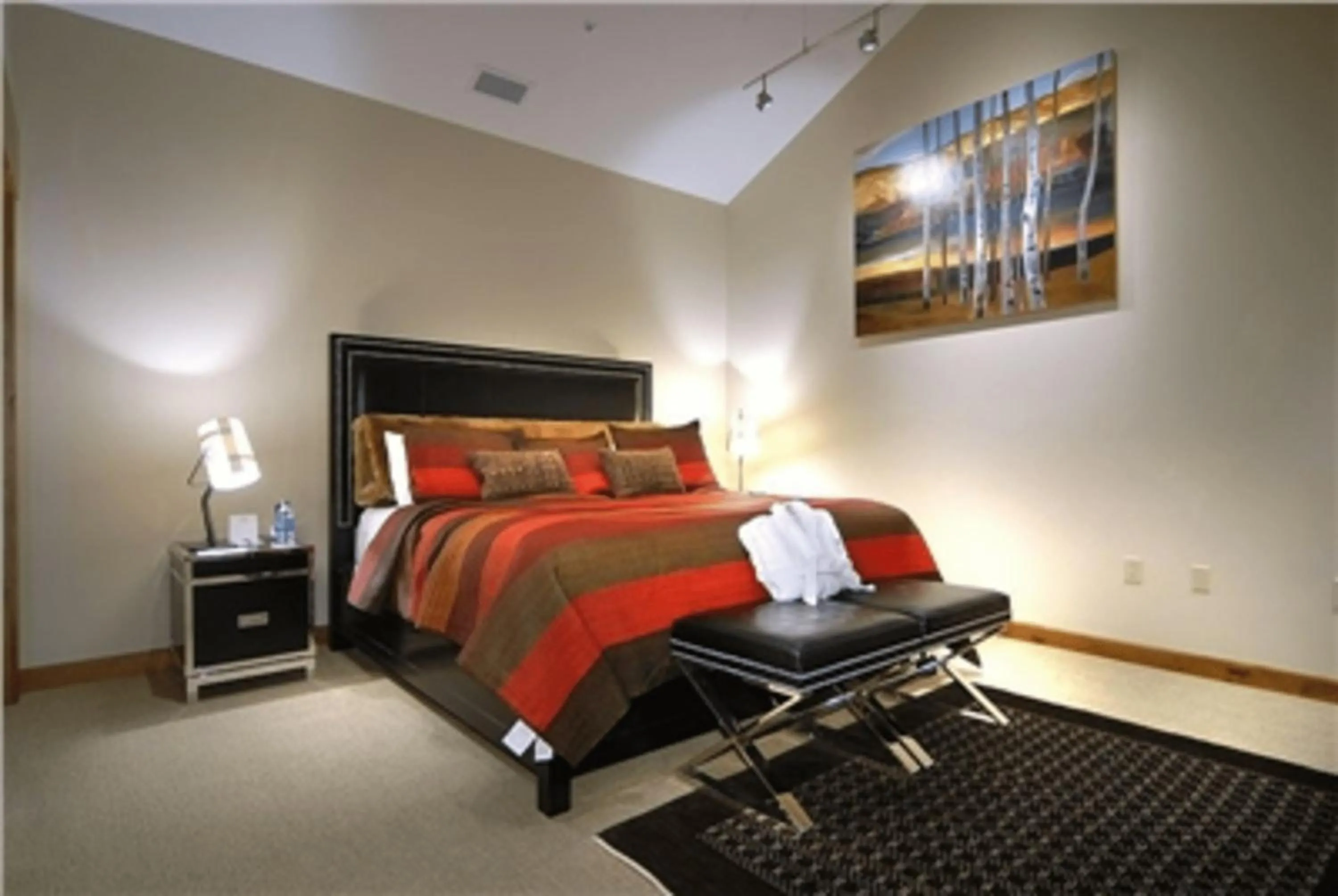 Bedroom, Bed in The Lodge at Mountaineer Square, A Vail Resorts Property