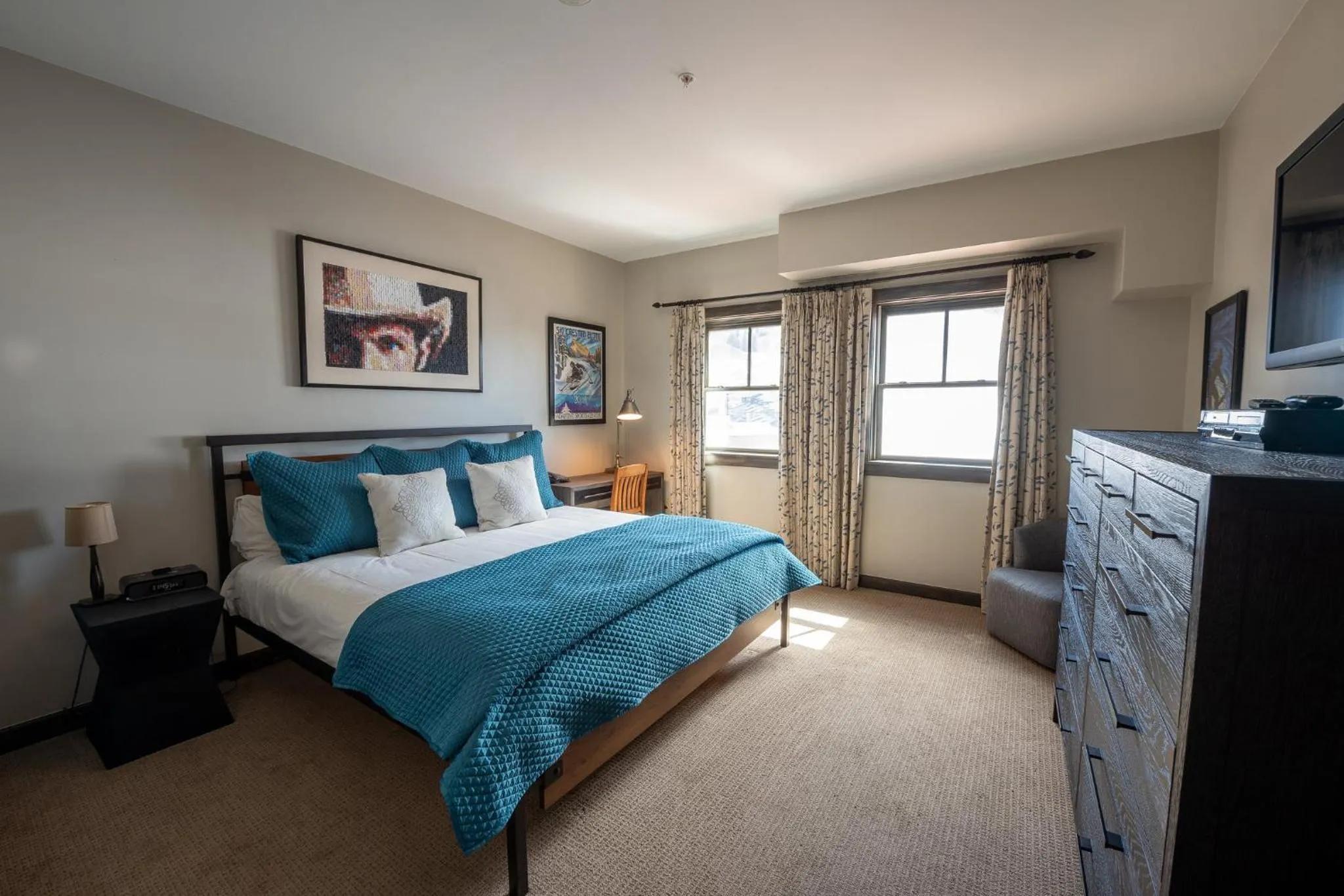 Bedroom, Bed in The Lodge at Mountaineer Square, A Vail Resorts Property