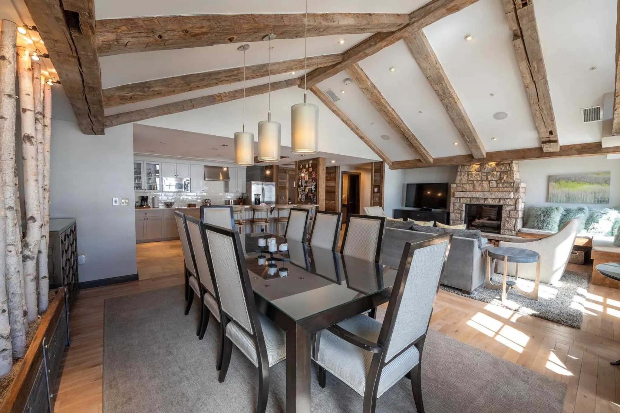 Food and drinks in The Lodge at Mountaineer Square