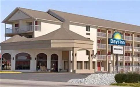 Photo of the whole room in Days Inn by Wyndham Apple Valley Pigeon Forge/Sevierville