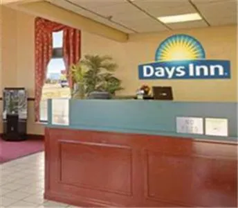 Lobby or reception in Days Inn by Wyndham Apple Valley Pigeon Forge/Sevierville