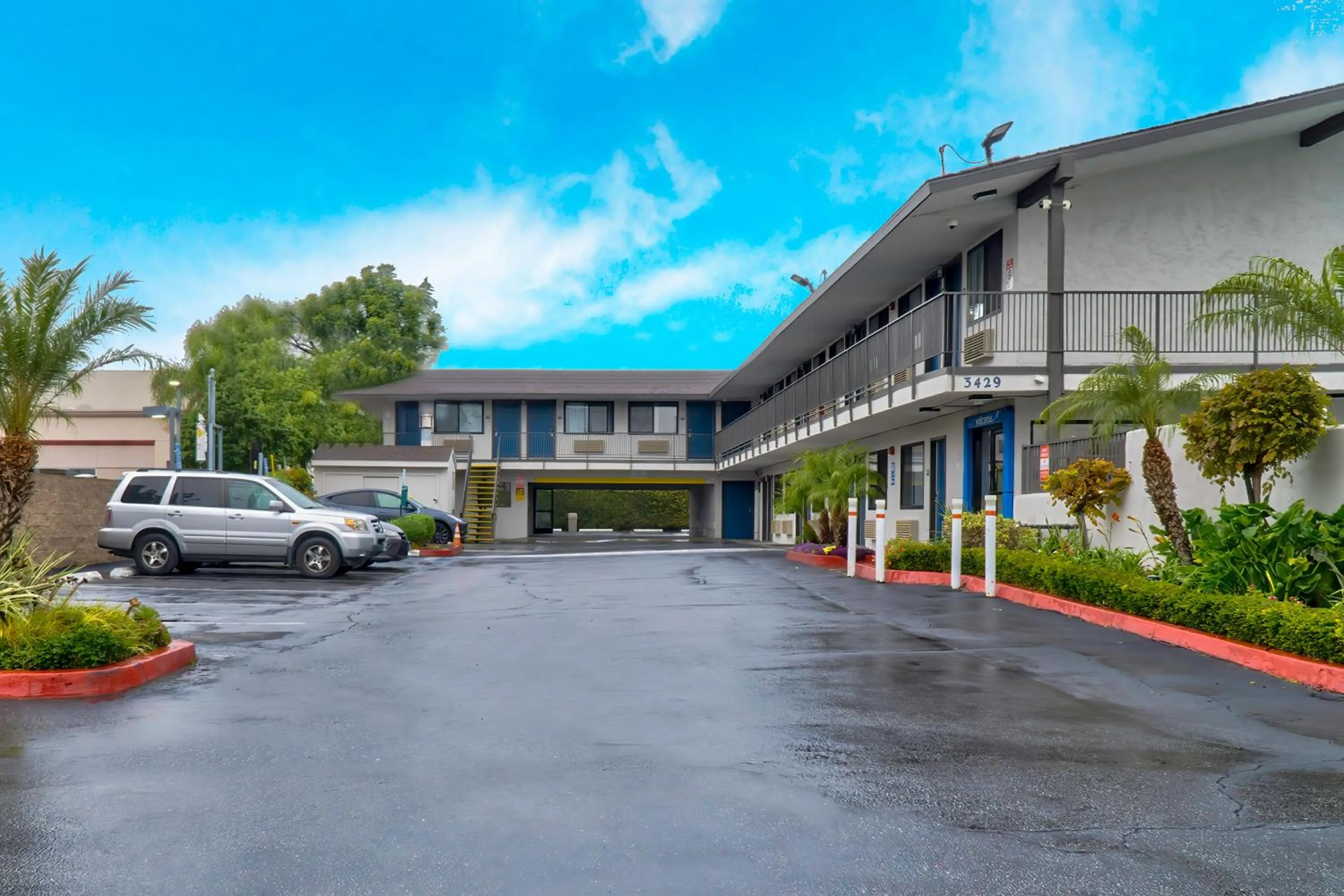 Property building in Motel 6-El Monte, CA - Los Angeles