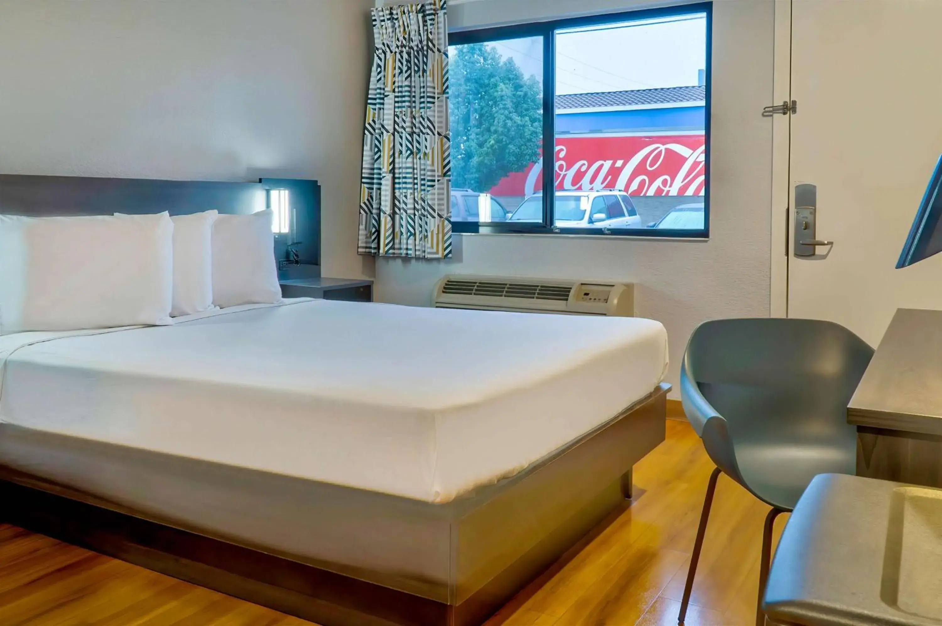 Bedroom, Bed in Motel 6-El Monte, CA - Los Angeles Bedroom, Bed in Motel 6-El Monte, CA - Los Angeles