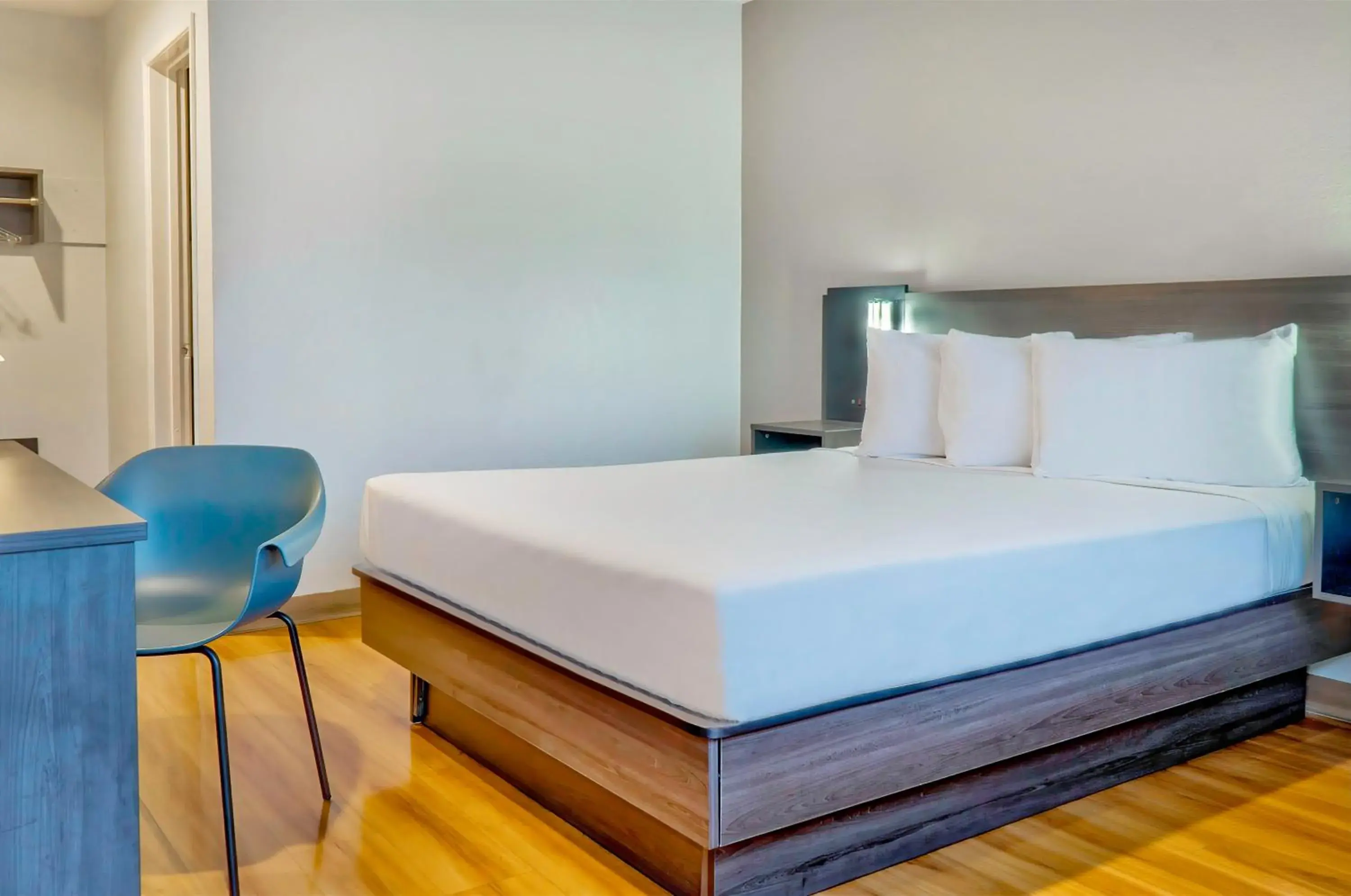 Deluxe Queen Room - single occupancy - Non-Smoking in Motel 6-El Monte, CA - Los Angeles Deluxe Queen Room - single occupancy - Non-Smoking in Motel 6-El Monte, CA - Los Angeles