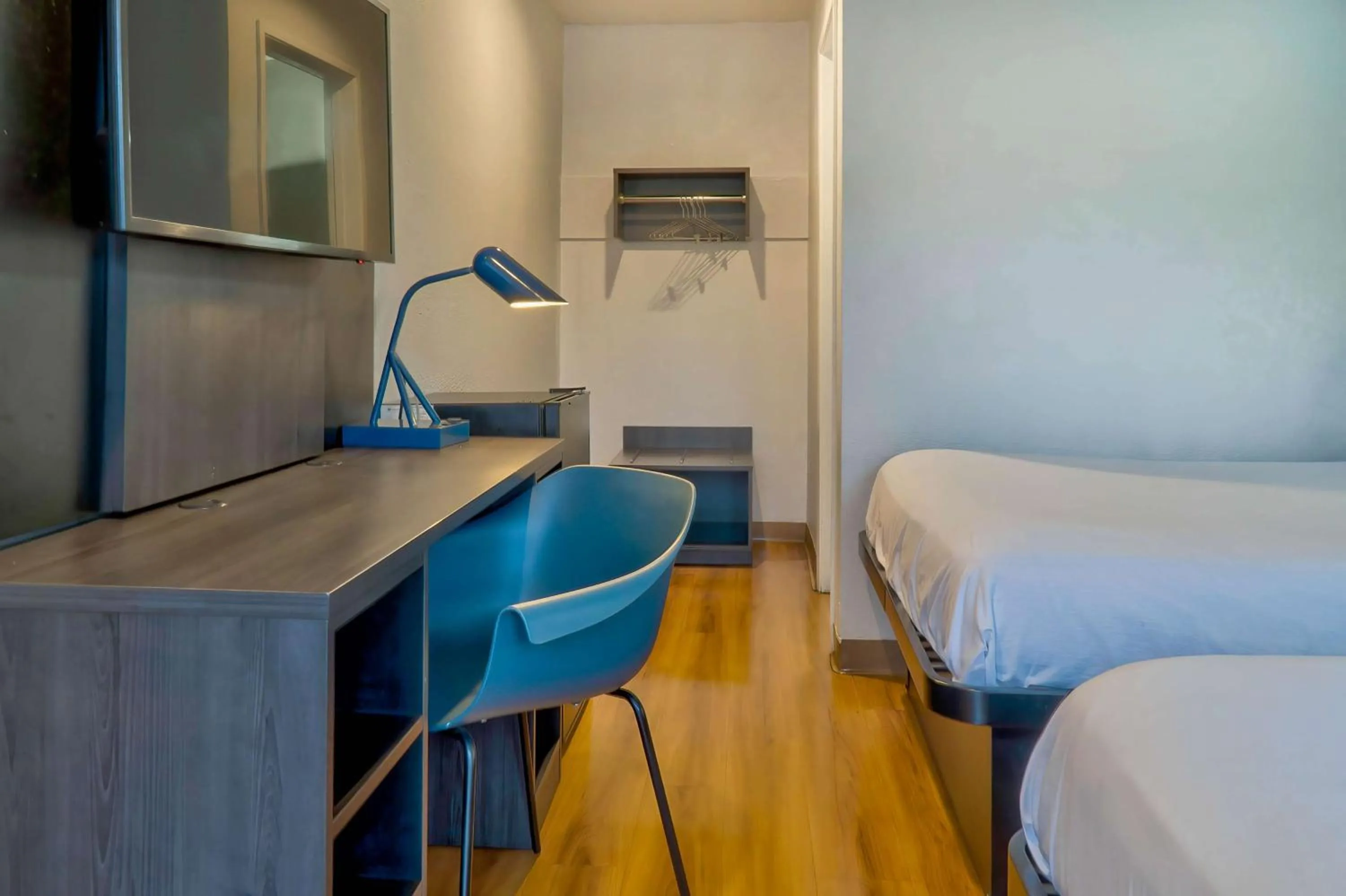 Bedroom, Bed in Motel 6-El Monte, CA - Los Angeles