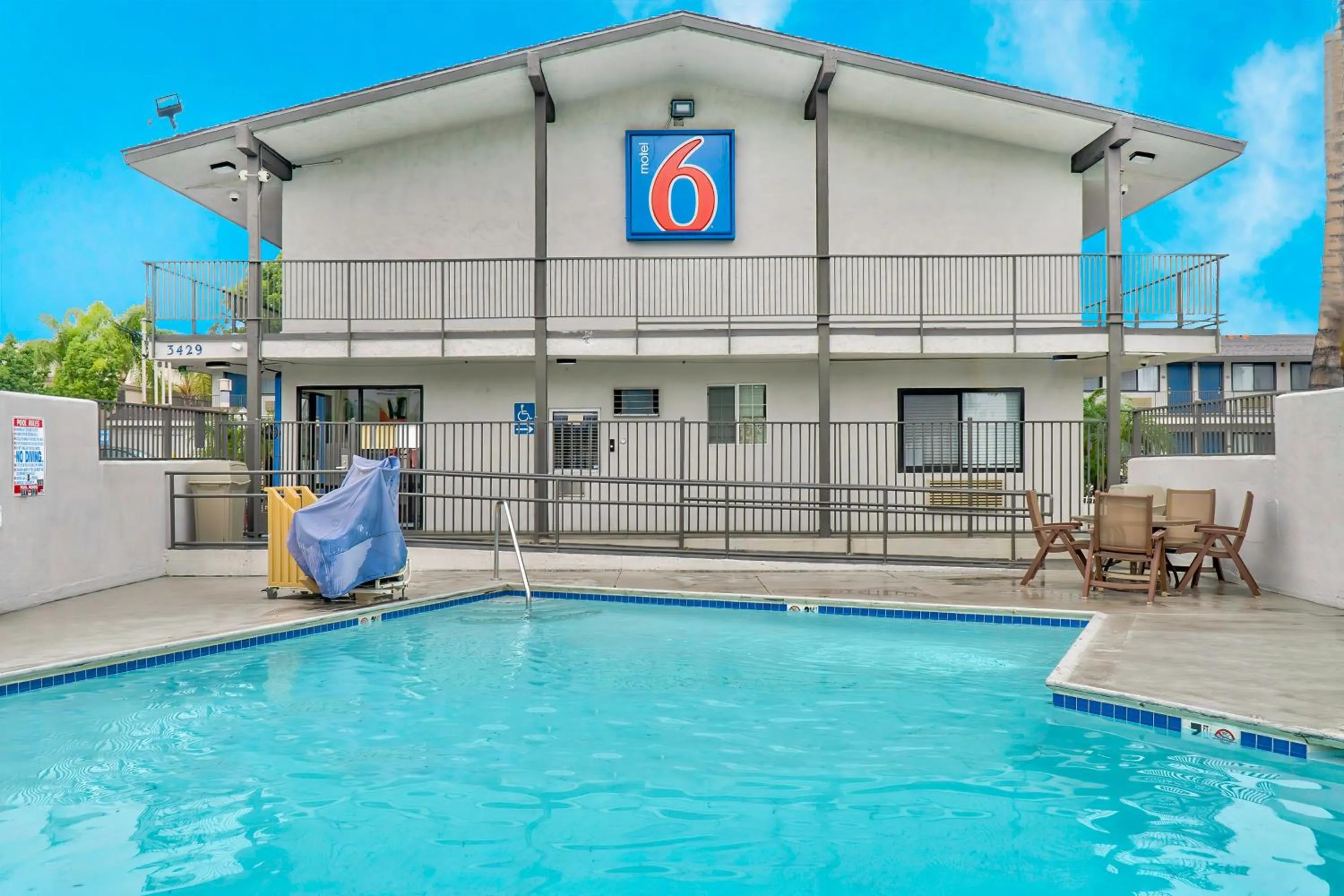 Swimming pool in Motel 6-El Monte, CA - Los Angeles