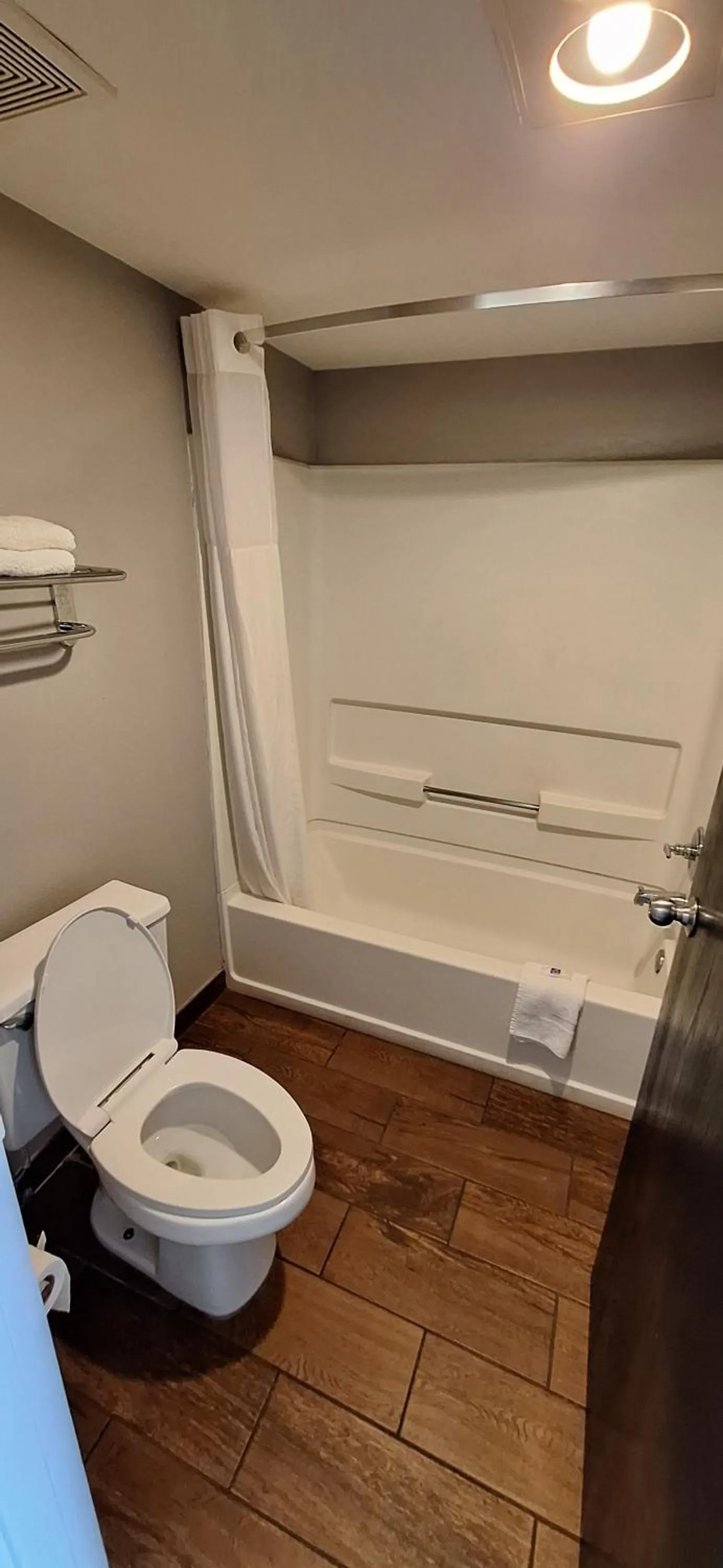 Toilet in Motel 6 Knoxville, Tn - East