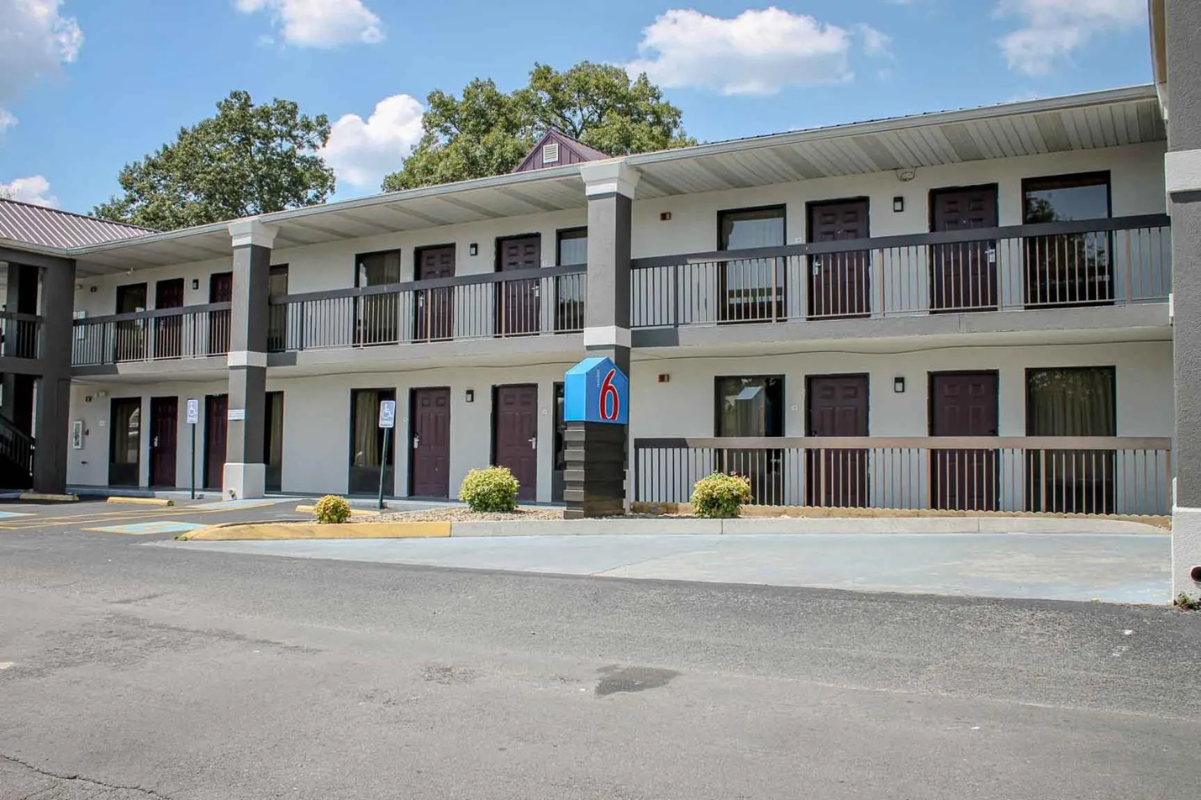 Property building in Motel 6 Knoxville, Tn - East