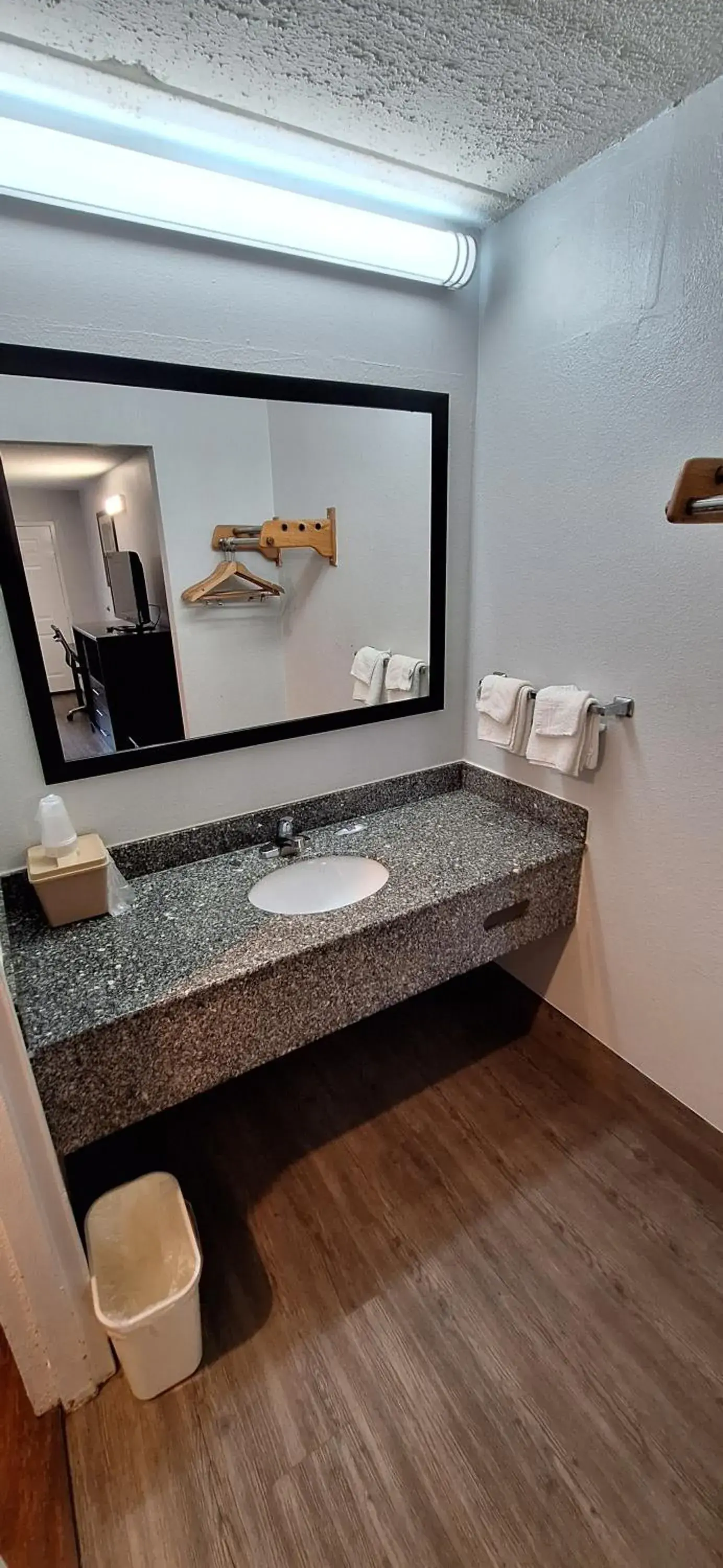 towels in Motel 6 Knoxville, Tn - East towels in Motel 6 Knoxville, Tn - East