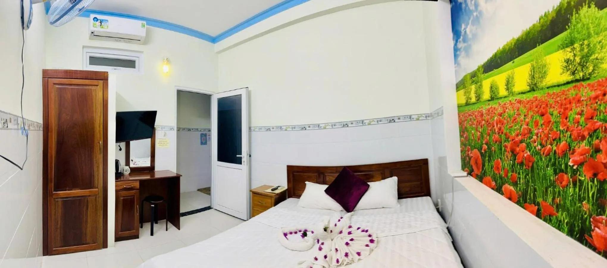 Photo of the whole room, Bed in Queen Motel Vung Tau