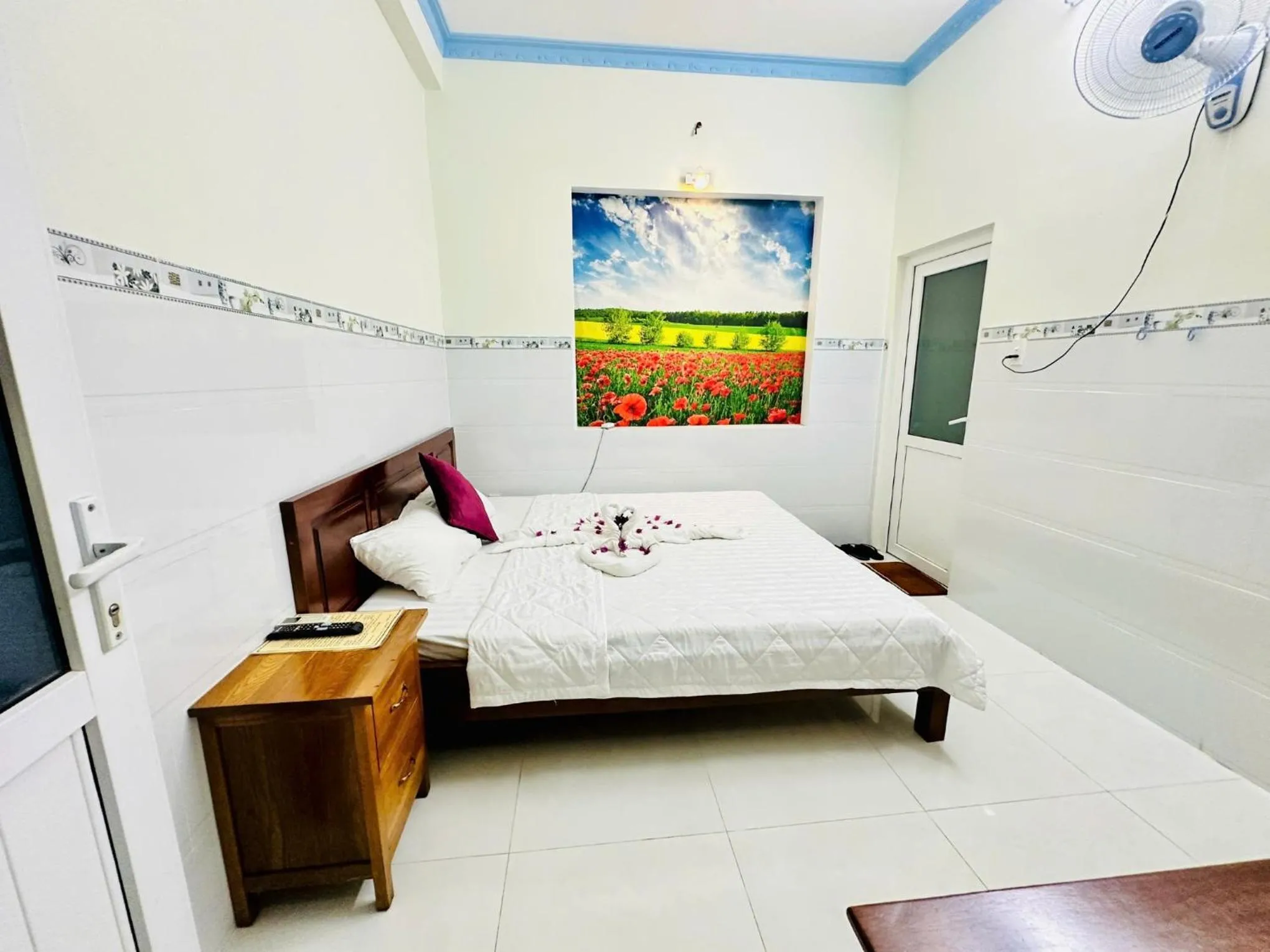 Photo of the whole room, Bed in Queen Motel Vung Tau
