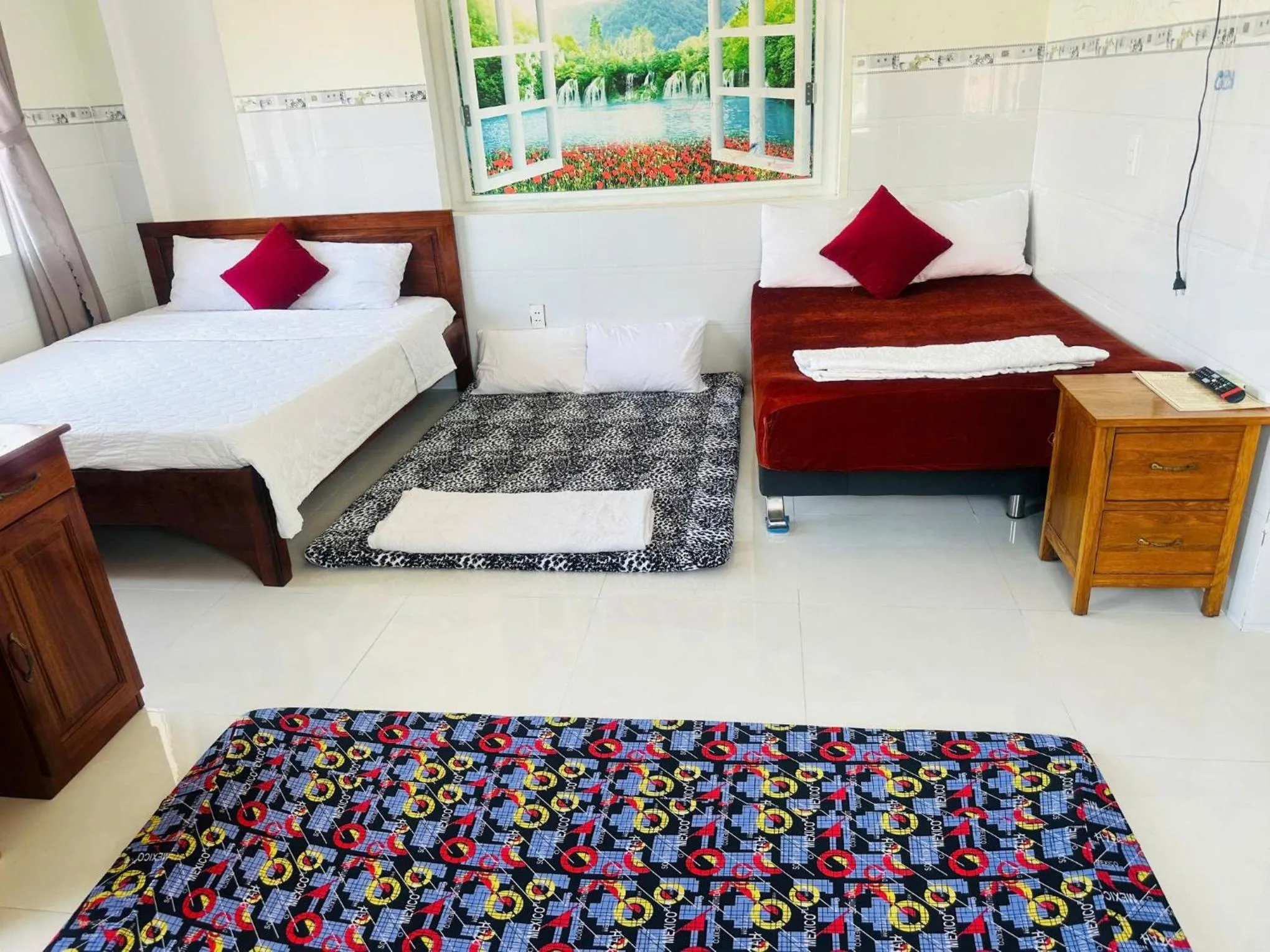 Photo of the whole room, Bed in Queen Motel Vung Tau