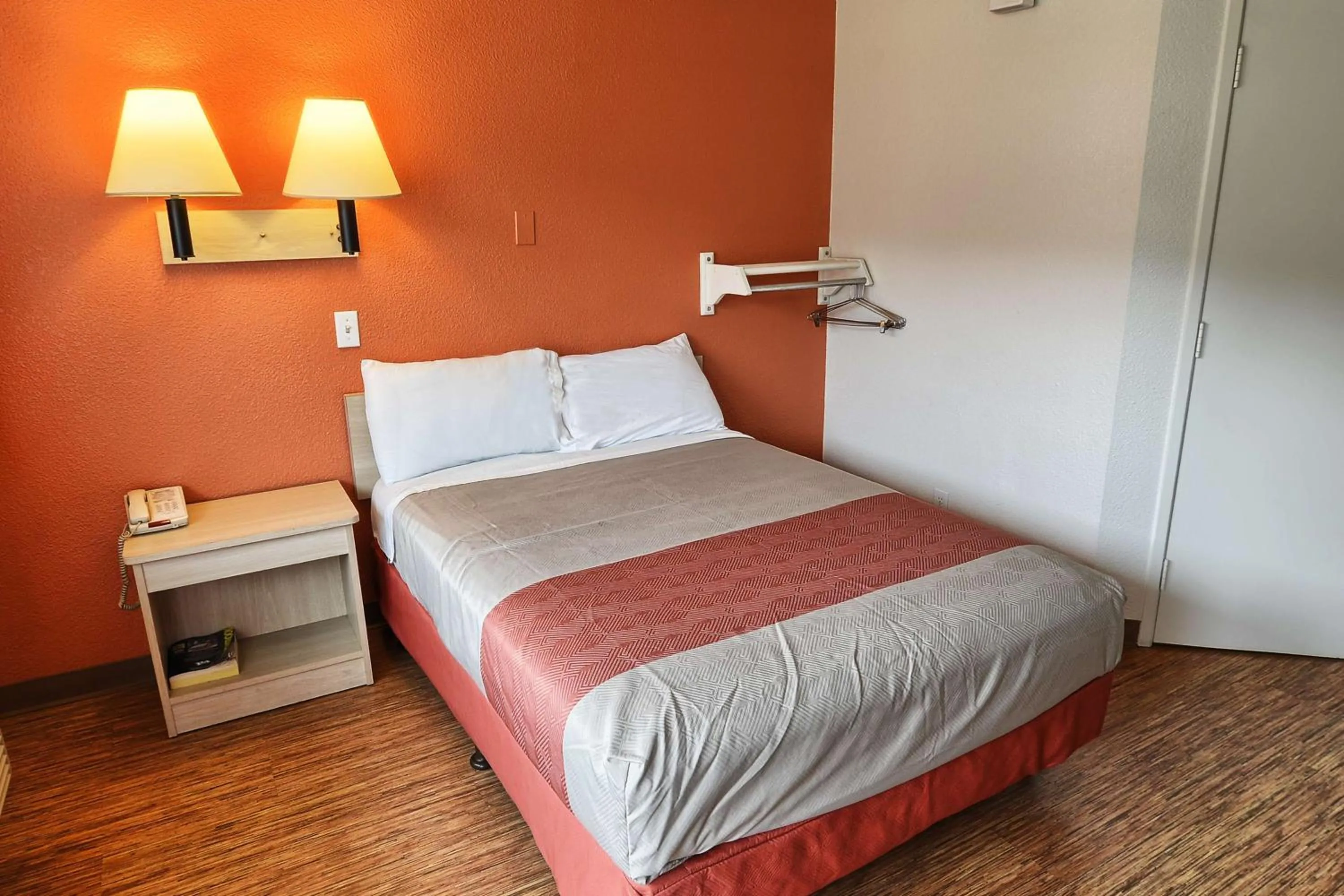 Photo of the whole room, Bed in Motel 6-Coeur D'Alene, ID