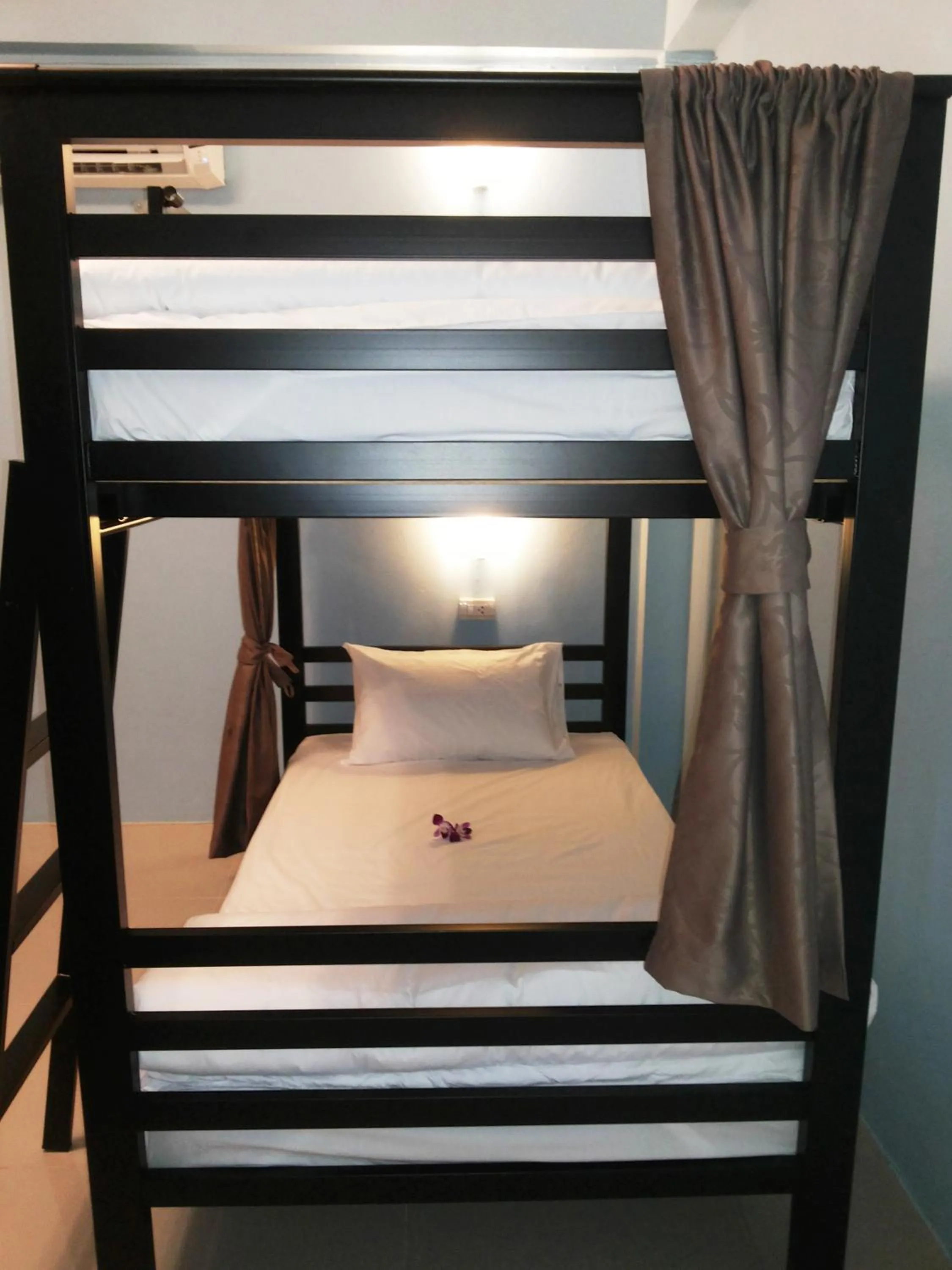 Bed in One One Hostel Patong