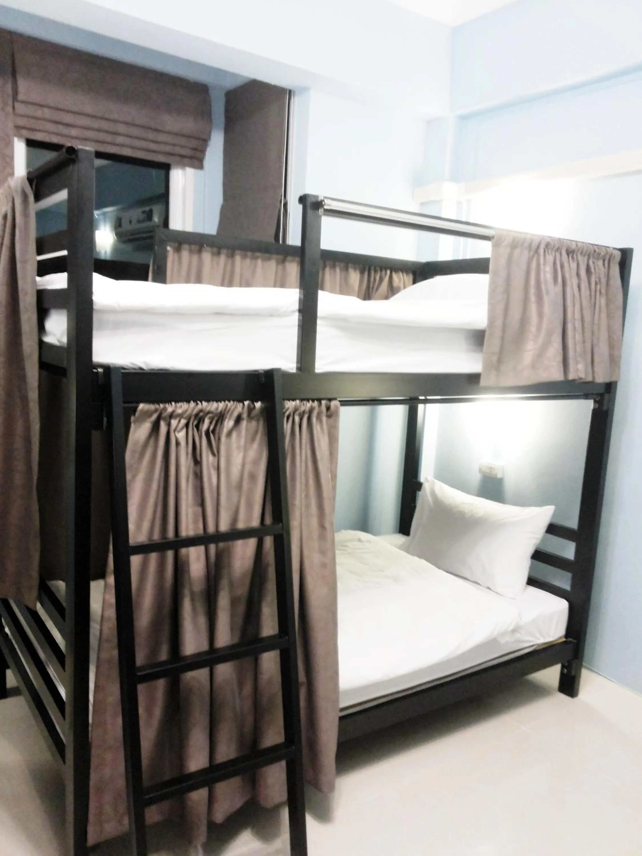Bed in One One Hostel Patong