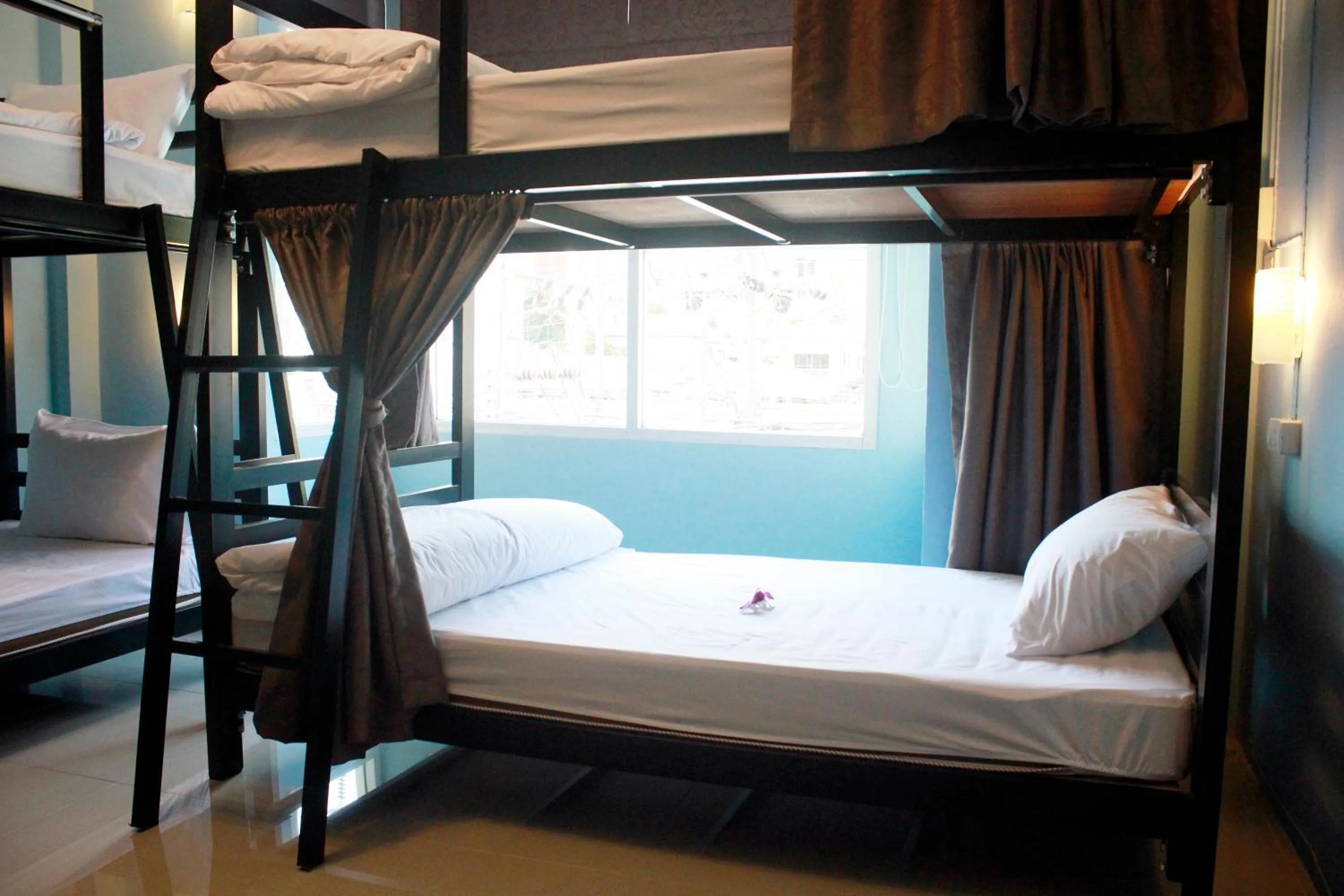 Bed in One One Hostel Patong