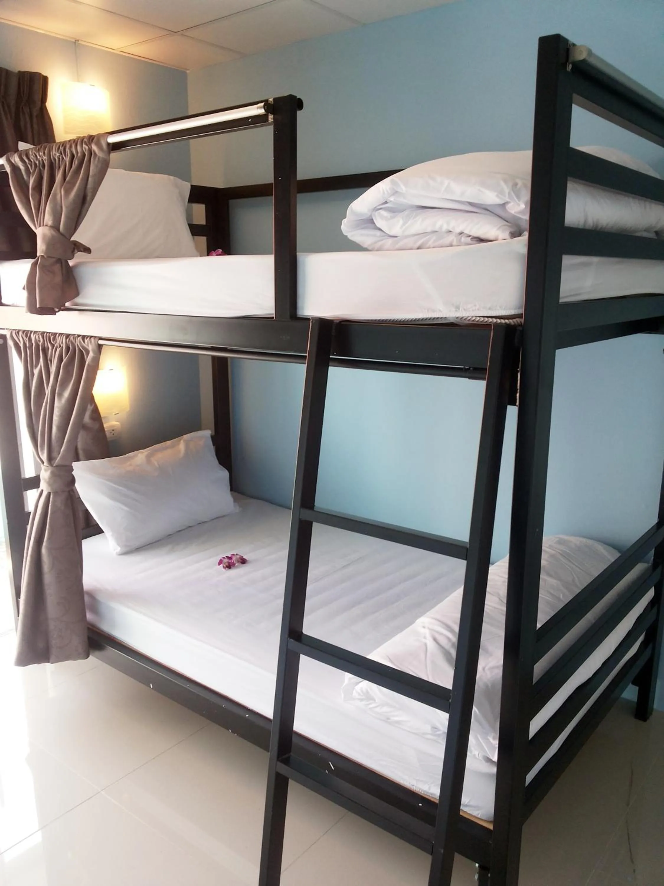 Bed in One One Hostel Patong
