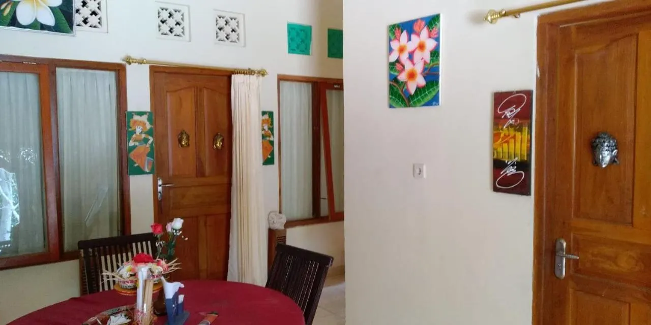 Dining area in Made Roejas Family