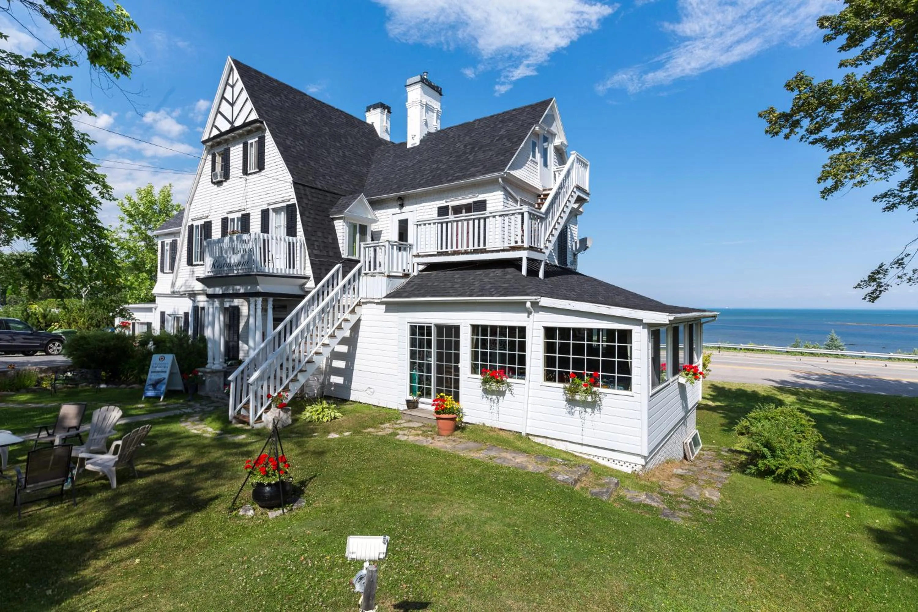 Property building in Auberge La Marmite