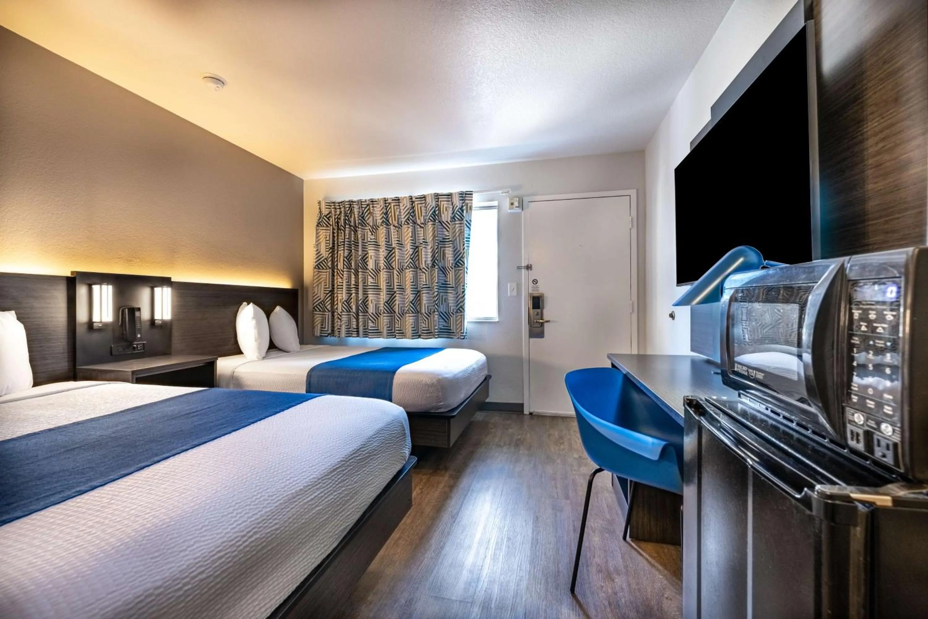 Other, Bed in Motel 6-Twin Falls, ID