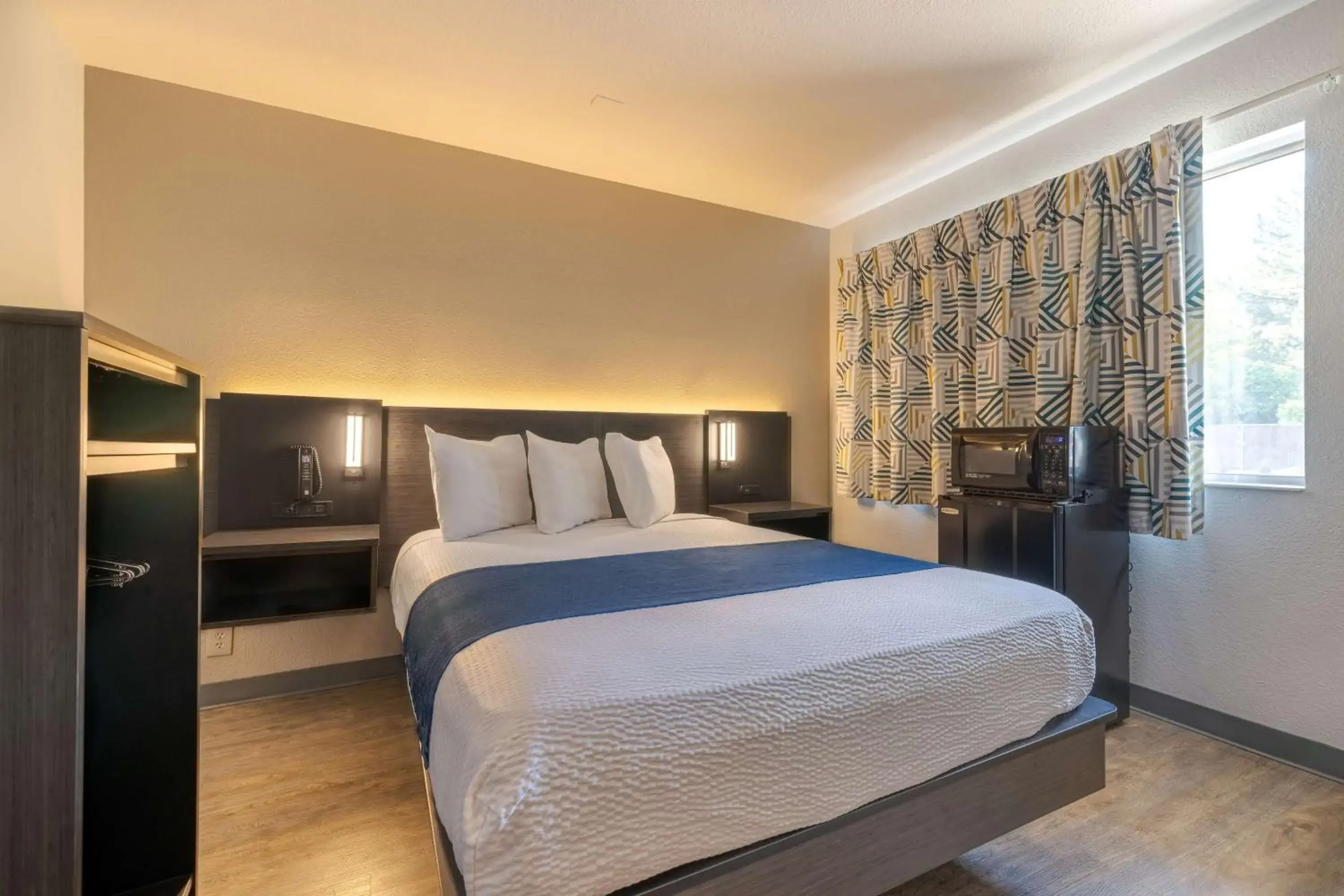 Queen Room - single occupancy - Disability Access - Non-Smoking in Motel 6-Twin Falls, ID Queen Room - single occupancy - Disability Access - Non-Smoking in Motel 6-Twin Falls, ID