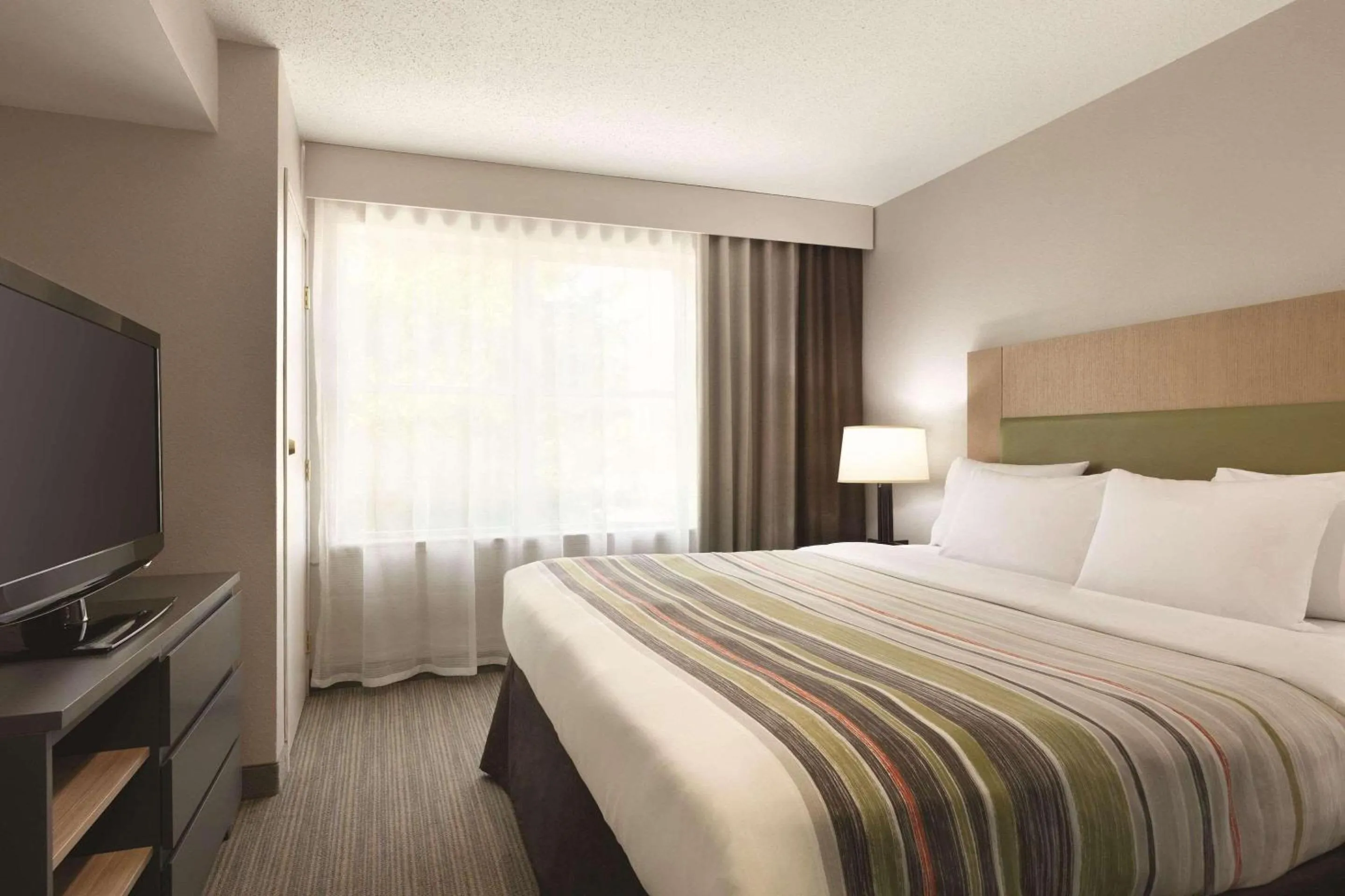 Bedroom, Bed in Country Inn & Suites by Radisson, Washington, DC East - Capitol Heights, MD