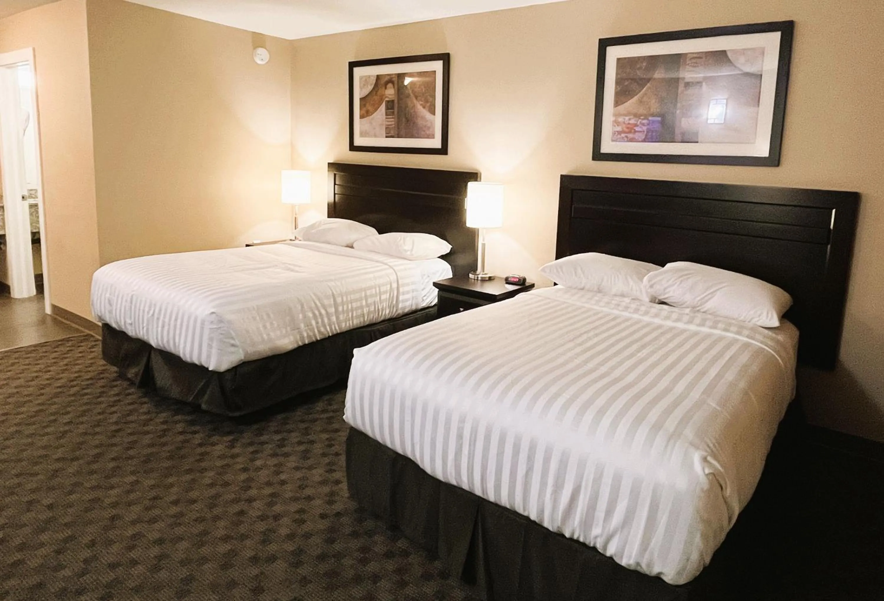 Bedroom, Bed in BCMInns - Peace River