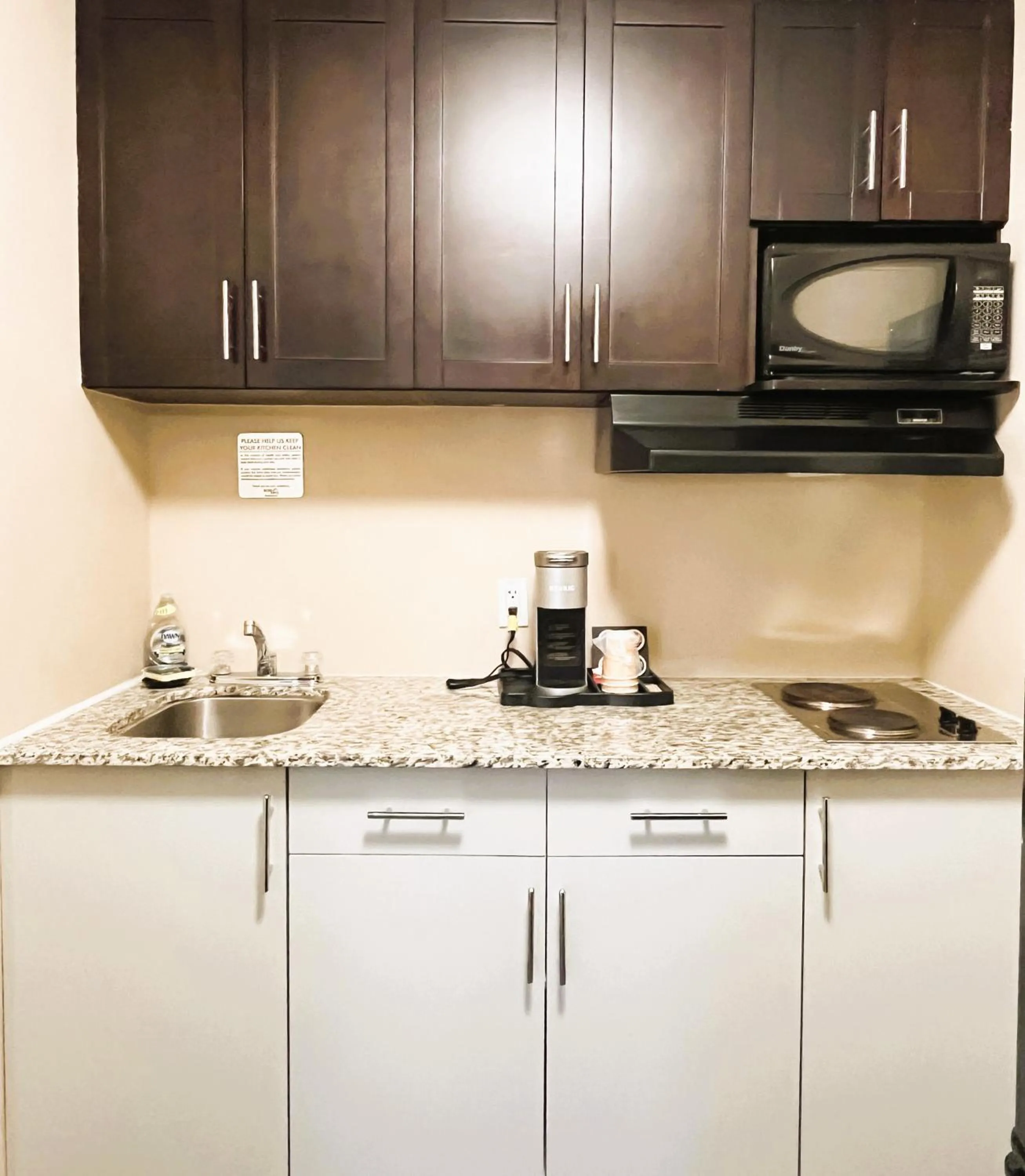 Kitchen or kitchenette in BCMInns - Peace River