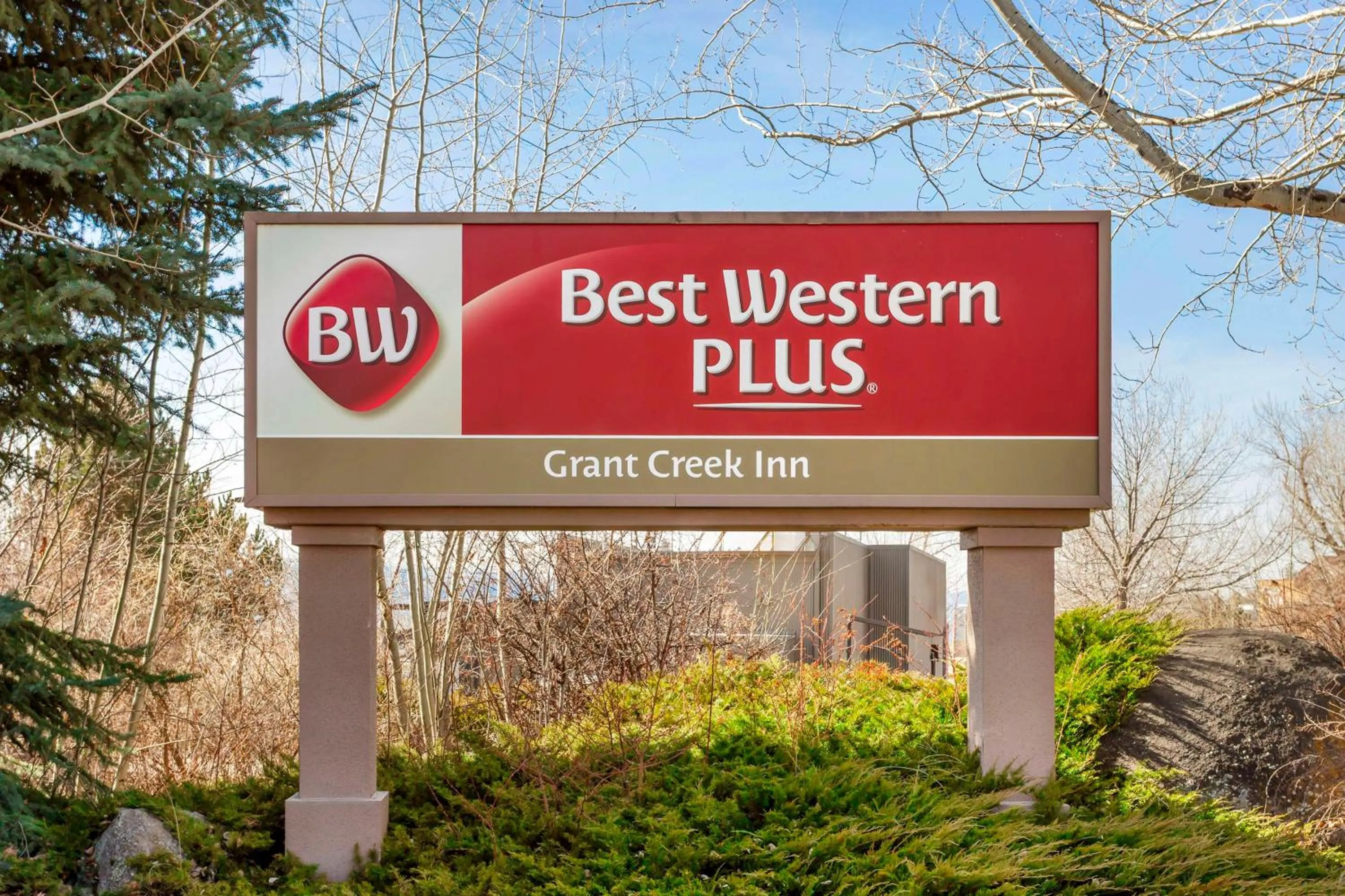 Property building in Best Western Plus Grant Creek Inn