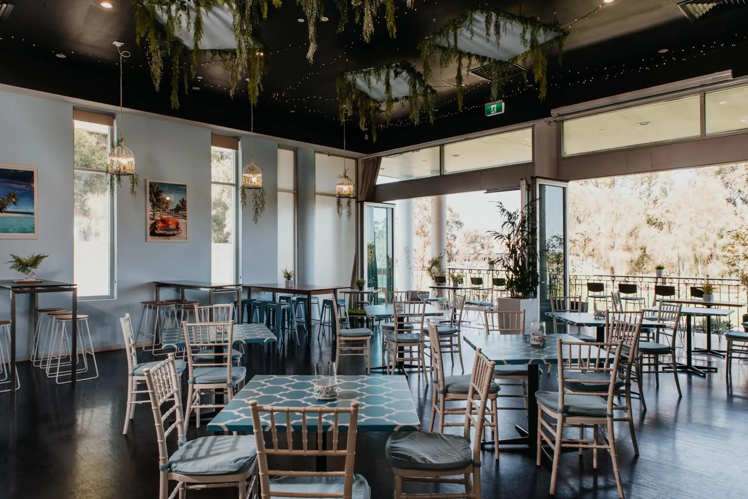 Restaurant/places to eat in Sfera's Park Suites & Convention Centre Restaurant/places to eat in Sfera's Park Suites & Convention Centre