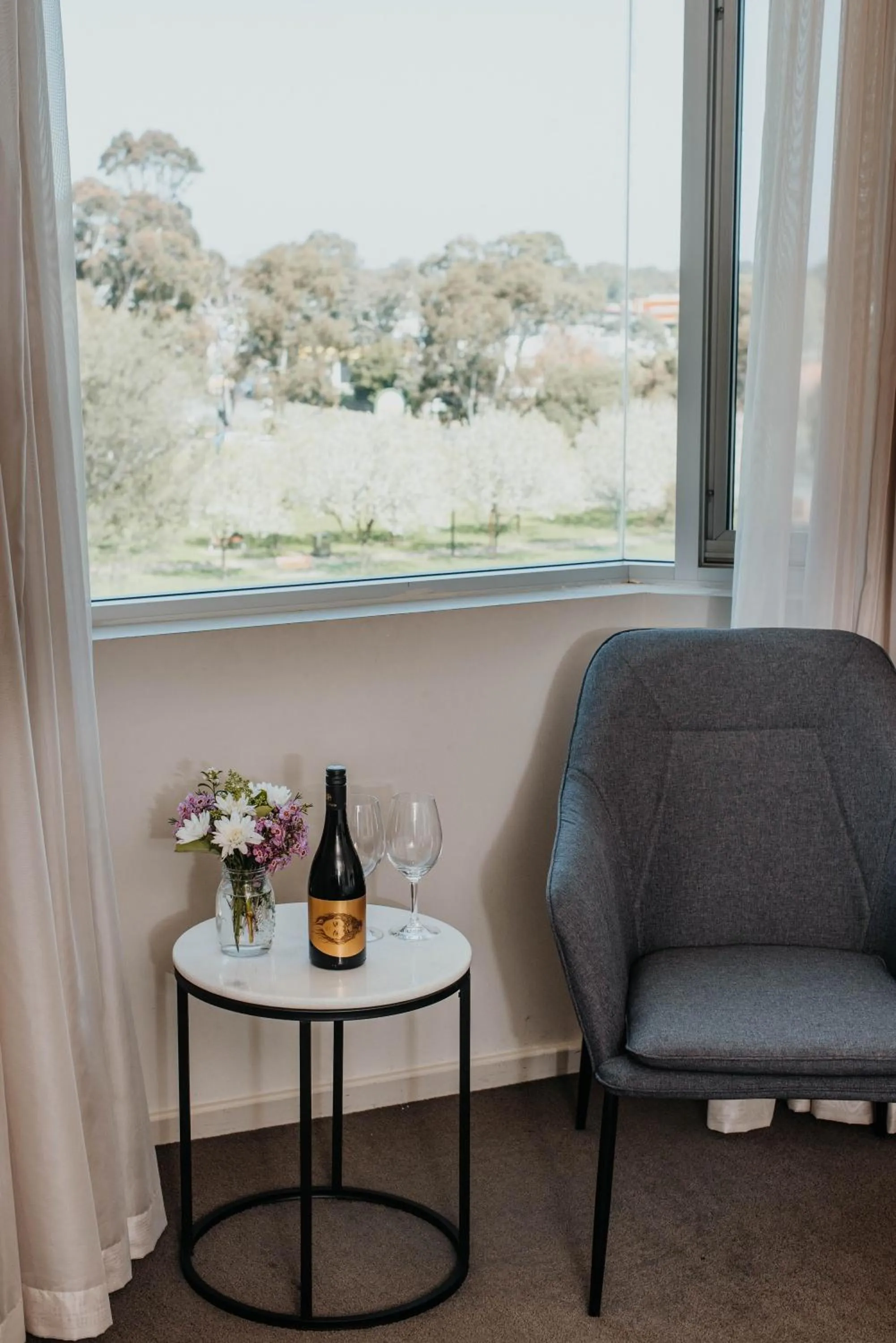 Seating area in Sfera's Park Suites & Convention Centre
