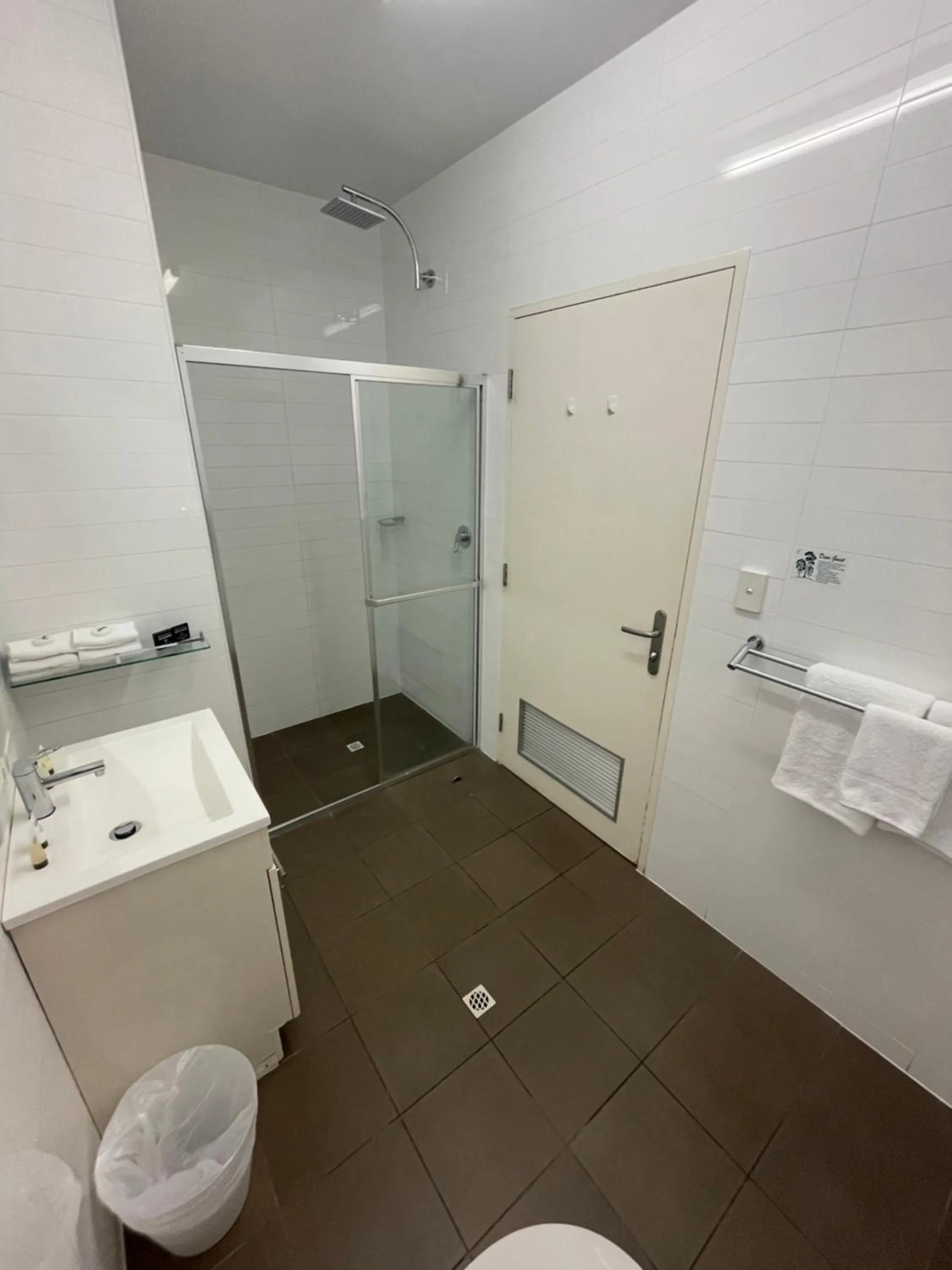 Shower in Sfera's Park Suites & Convention Centre