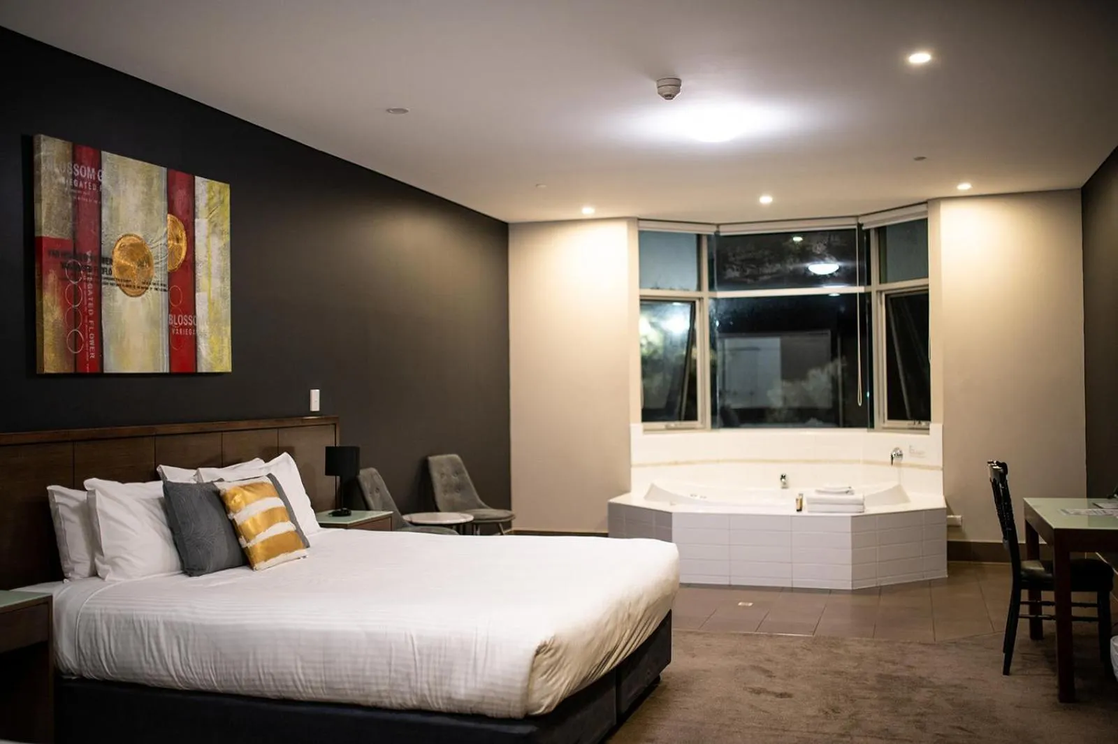 Bedroom, Bed in Sfera's Park Suites & Convention Centre