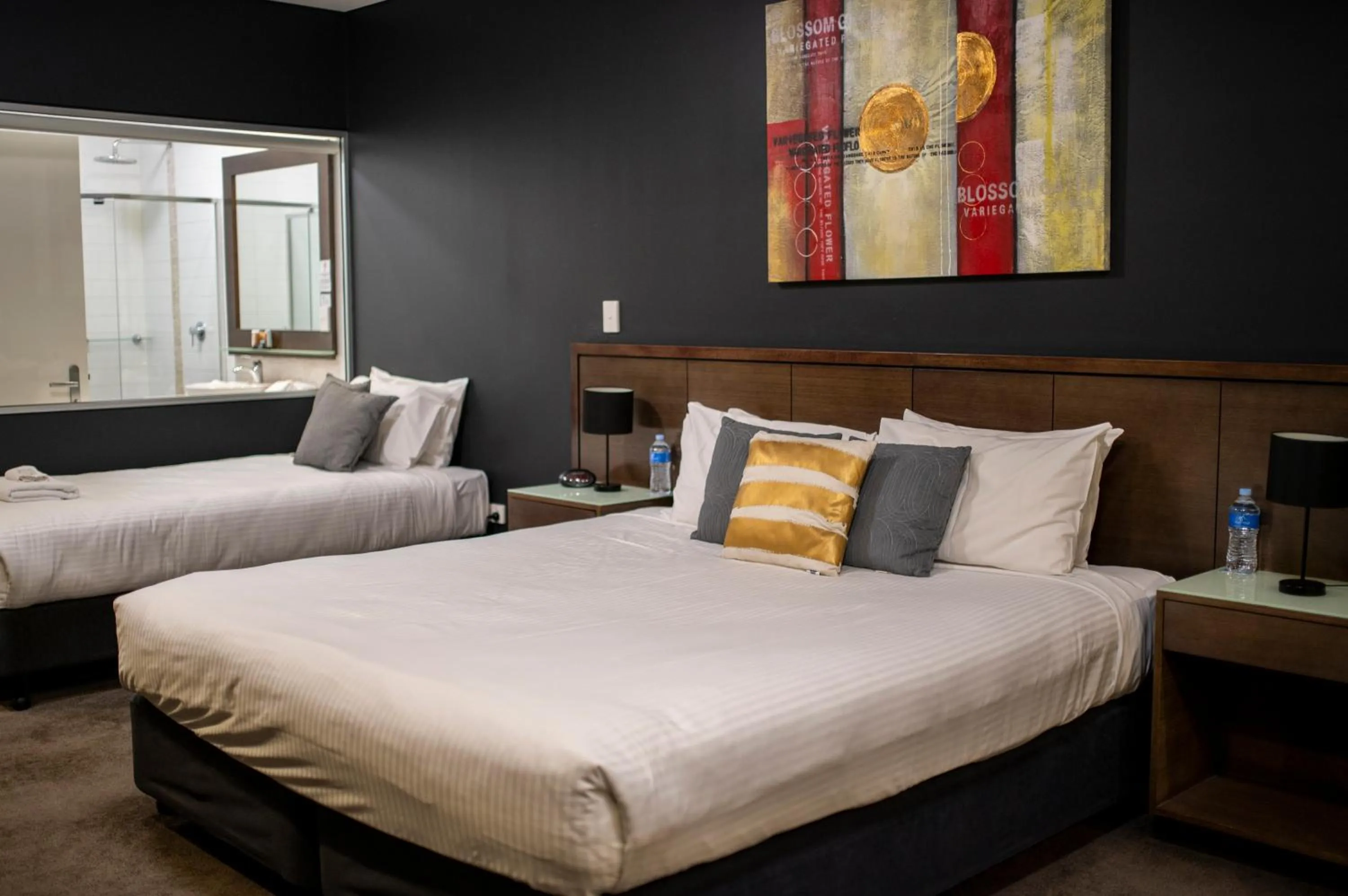 Bed in Sfera's Park Suites & Convention Centre